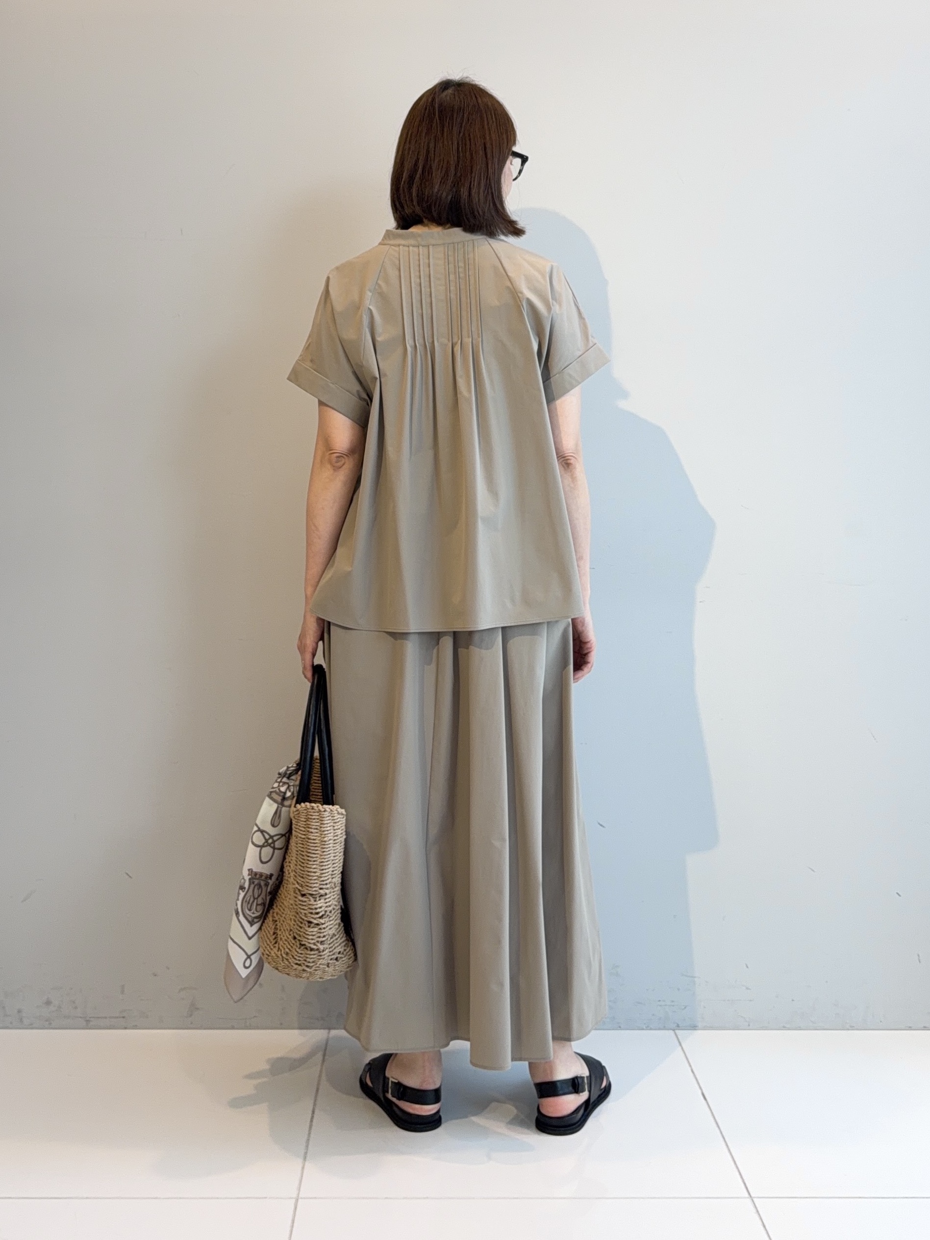 murayamaさんの「INDIVI｜【撥水／UVケア／SETUP可能】軽量タックスキッパーブラウス」を使ったコーディネート