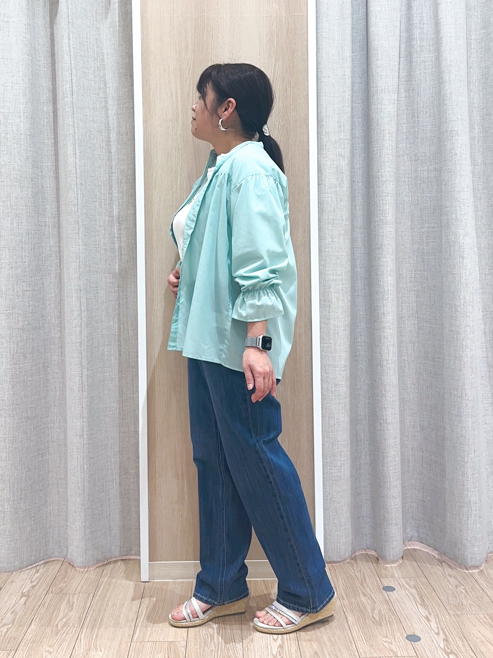 naoさんの「grove｜【貴島明日香さん着用／イージーケア／接触冷感】麻混スタンドギャザーシャツ」を使ったコーディネート