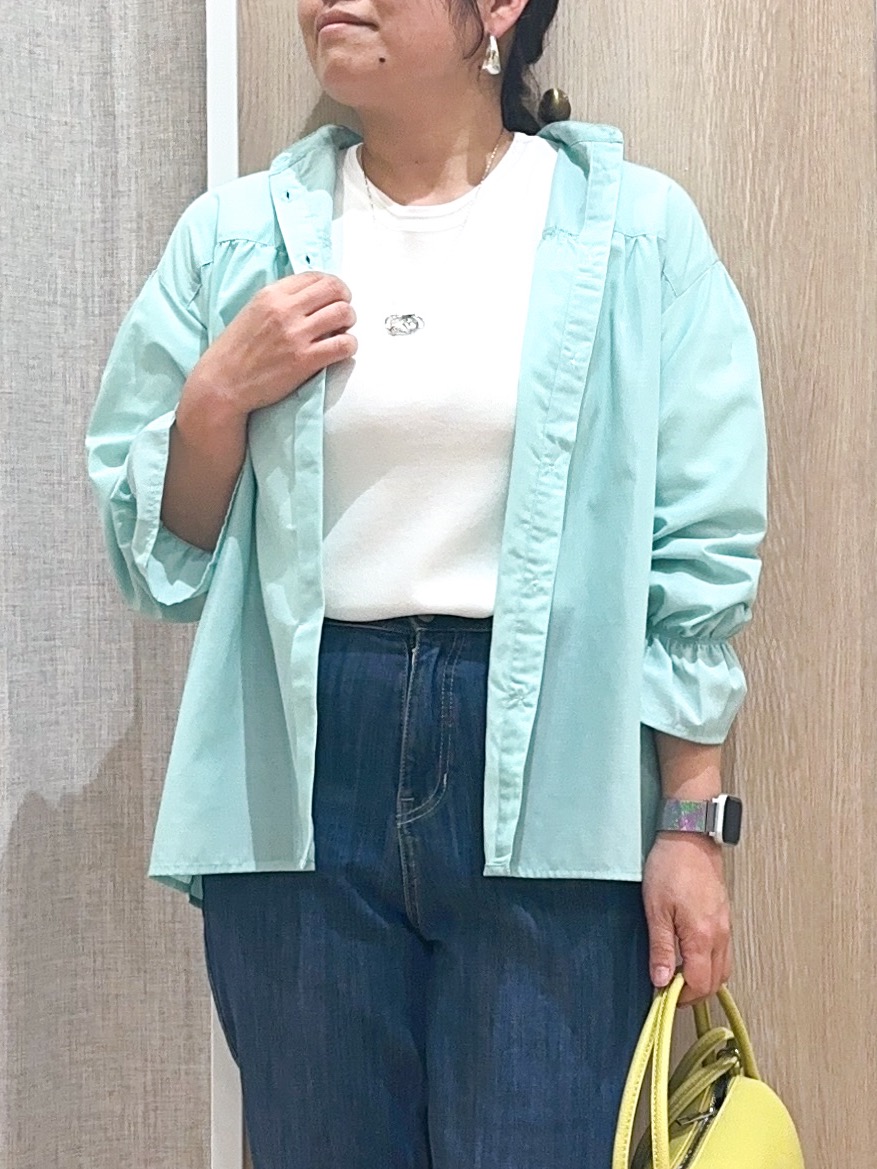 naoさんの「grove｜【貴島明日香さん着用／イージーケア／接触冷感】麻混スタンドギャザーシャツ」を使ったコーディネート