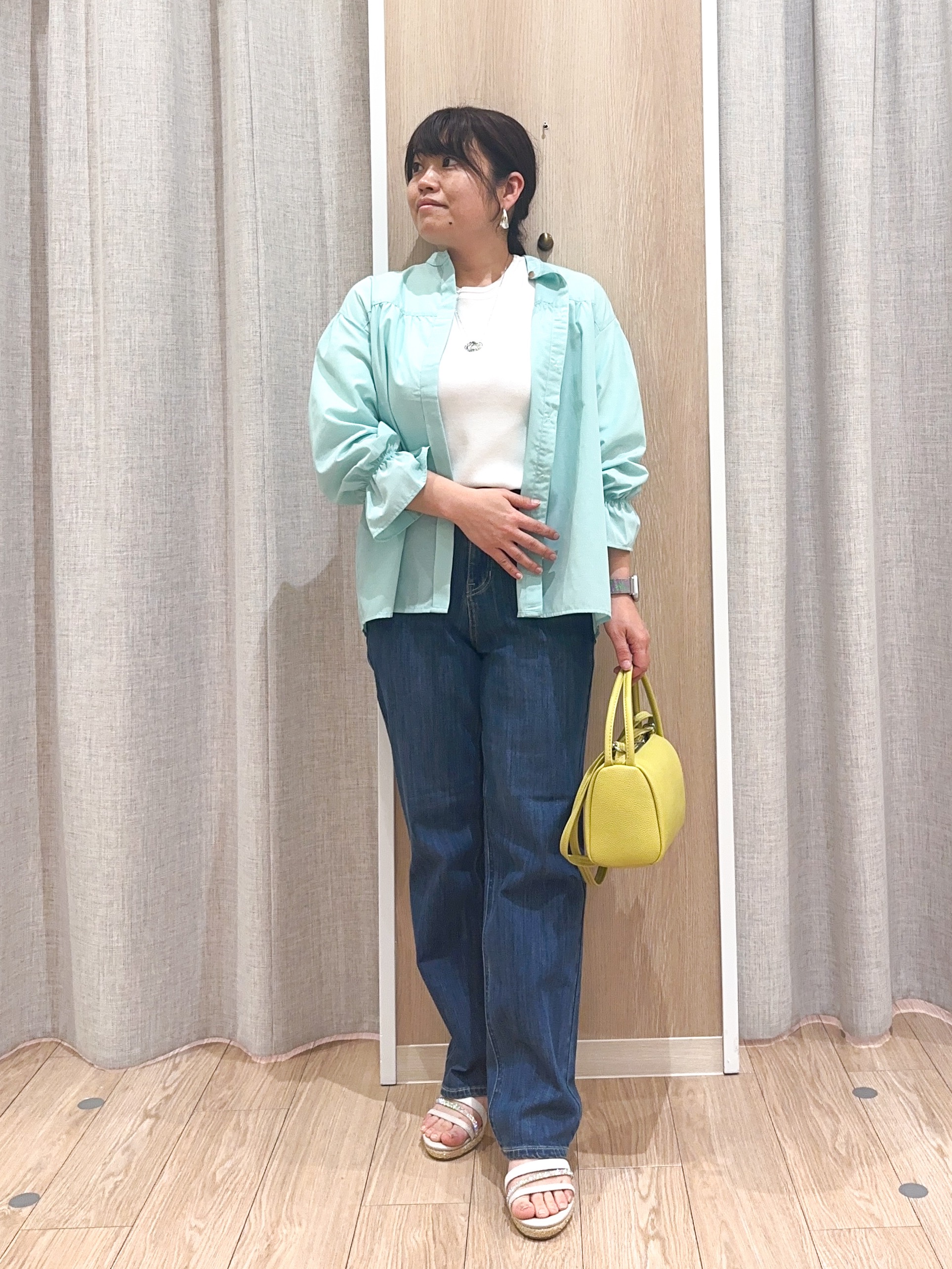 naoさんの「grove｜【貴島明日香さん着用／イージーケア／接触冷感】麻混スタンドギャザーシャツ」を使ったコーディネート