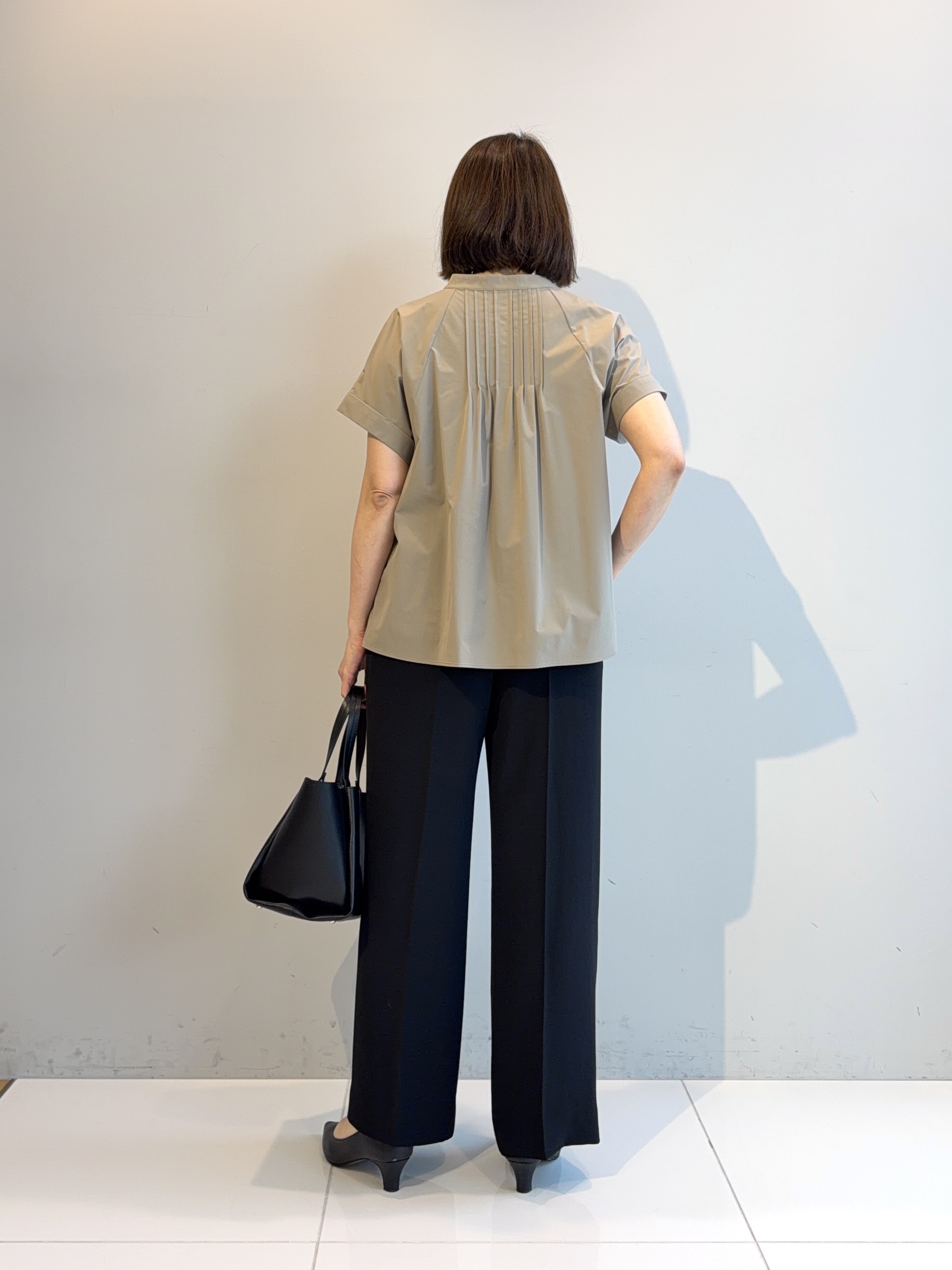 murayamaさんの「INDIVI｜【撥水／UVケア／SETUP可能】軽量タックスキッパーブラウス」を使ったコーディネート