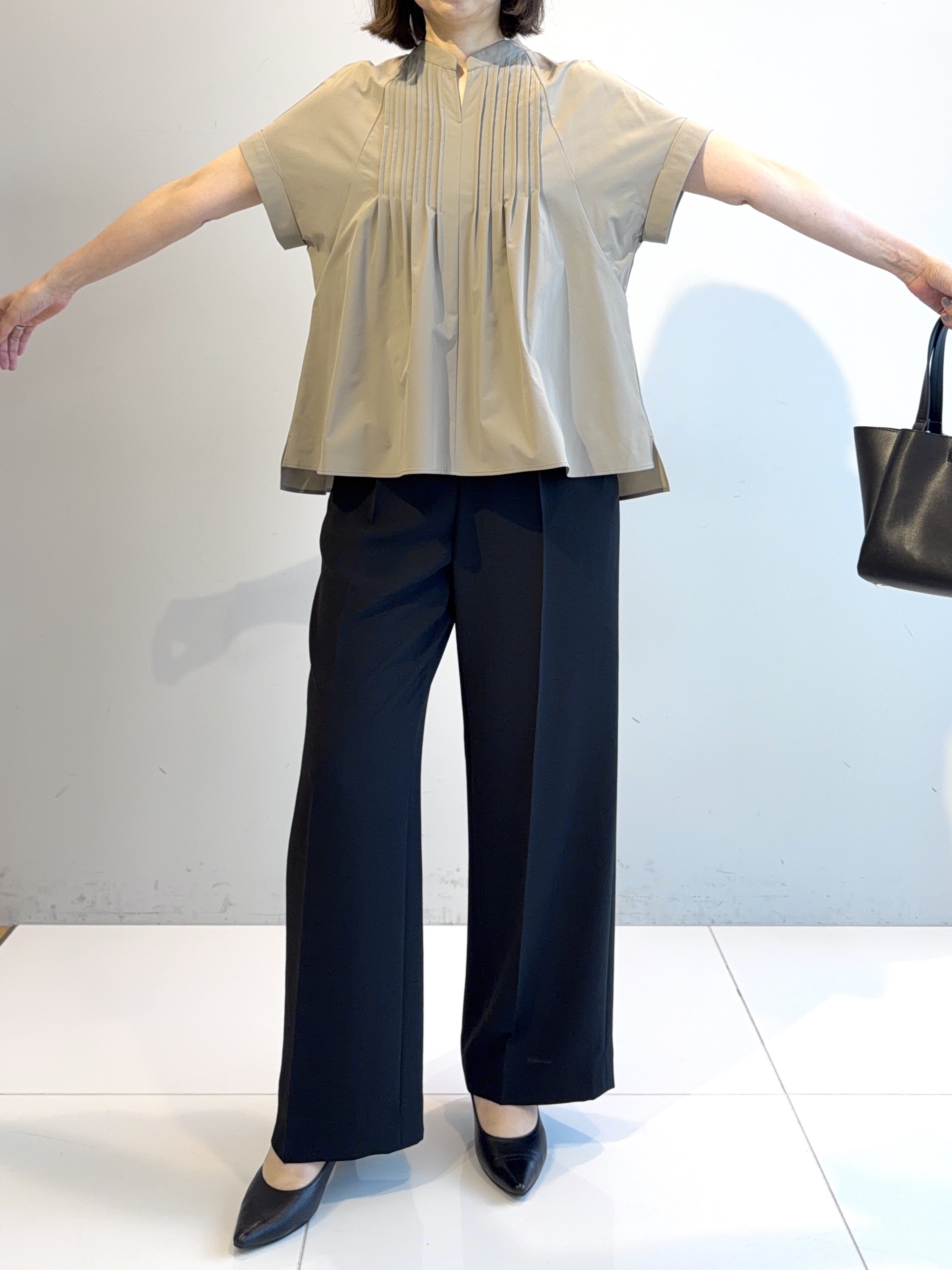 murayamaさんの「INDIVI｜【撥水／UVケア／SETUP可能】軽量タックスキッパーブラウス」を使ったコーディネート