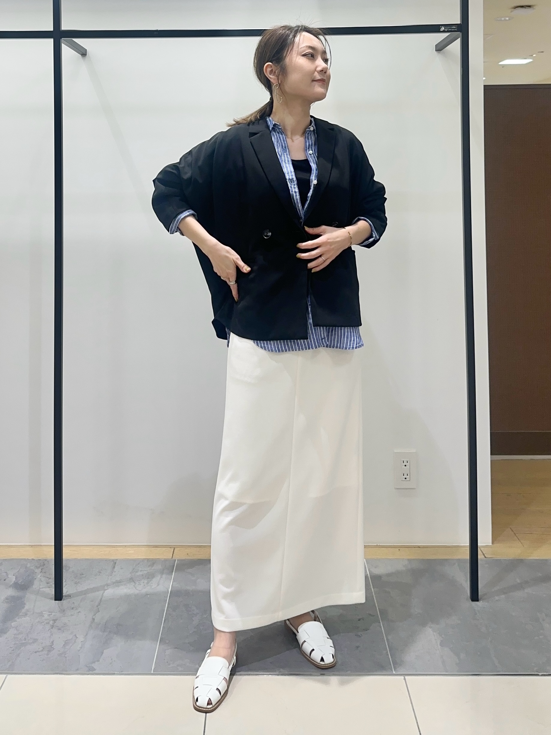 MAIさんの「INDIVI｜【さらに軽く軽快！／着る日傘】ドルマンダブルジャケット」を使ったコーディネート