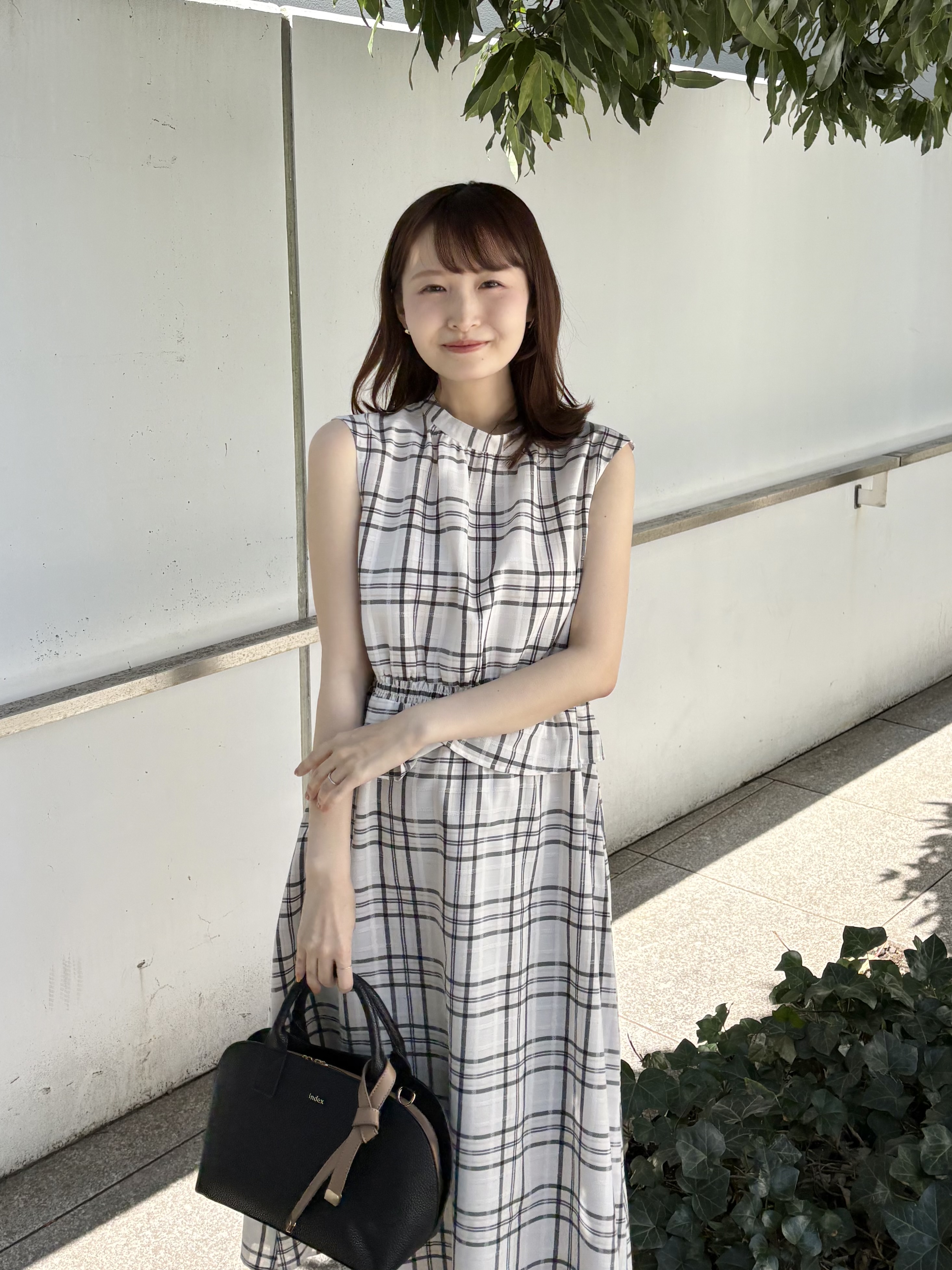 みさかさんの「index｜シアーチェックミニペプラムワンピース【防シワ／洗濯機OK】」を使ったコーディネート