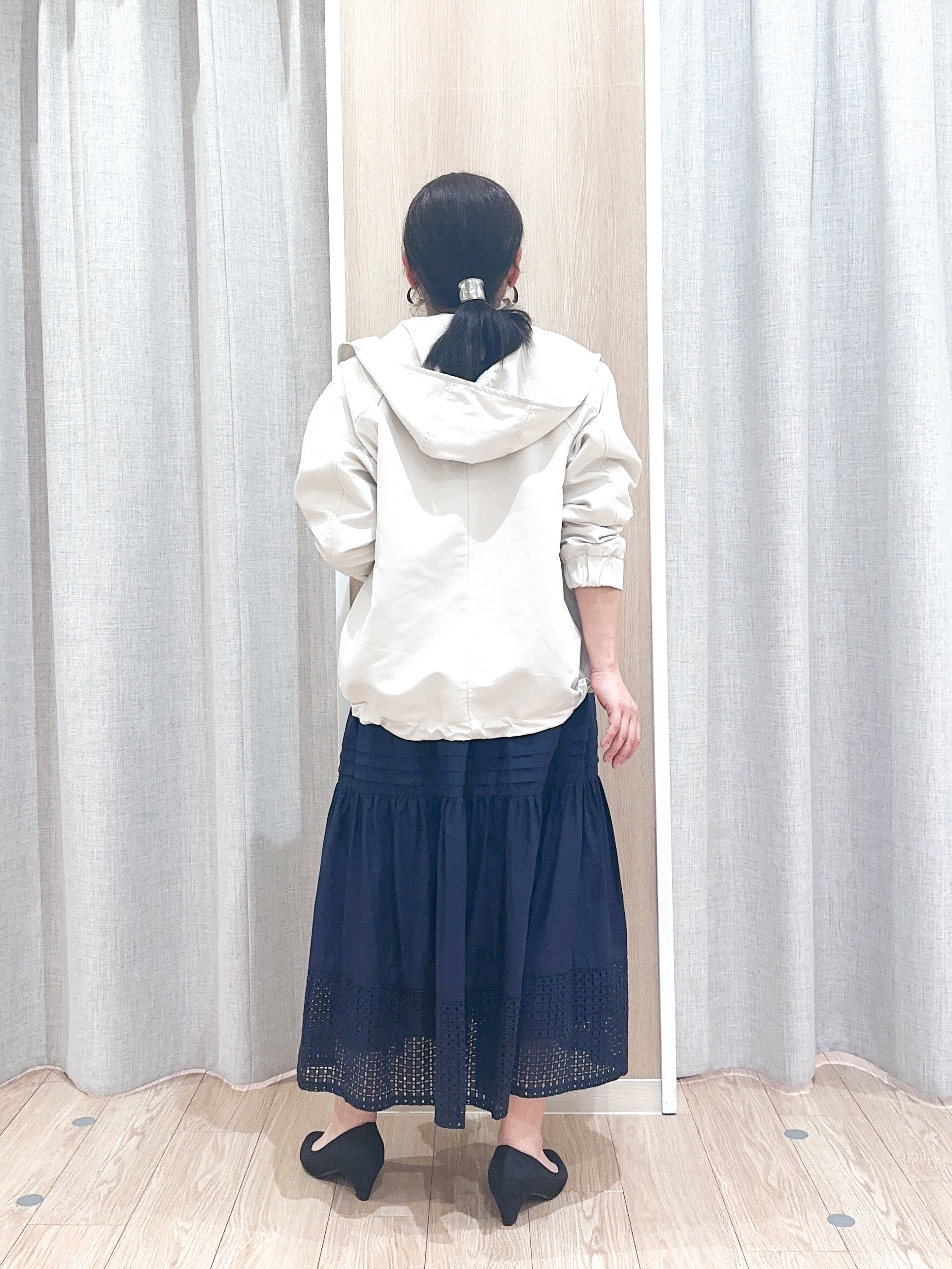 naoさんの「grove｜【貴島明日香さん着用】【撥水】きれいめに着こなせるマウンテンパーカ」を使ったコーディネート
