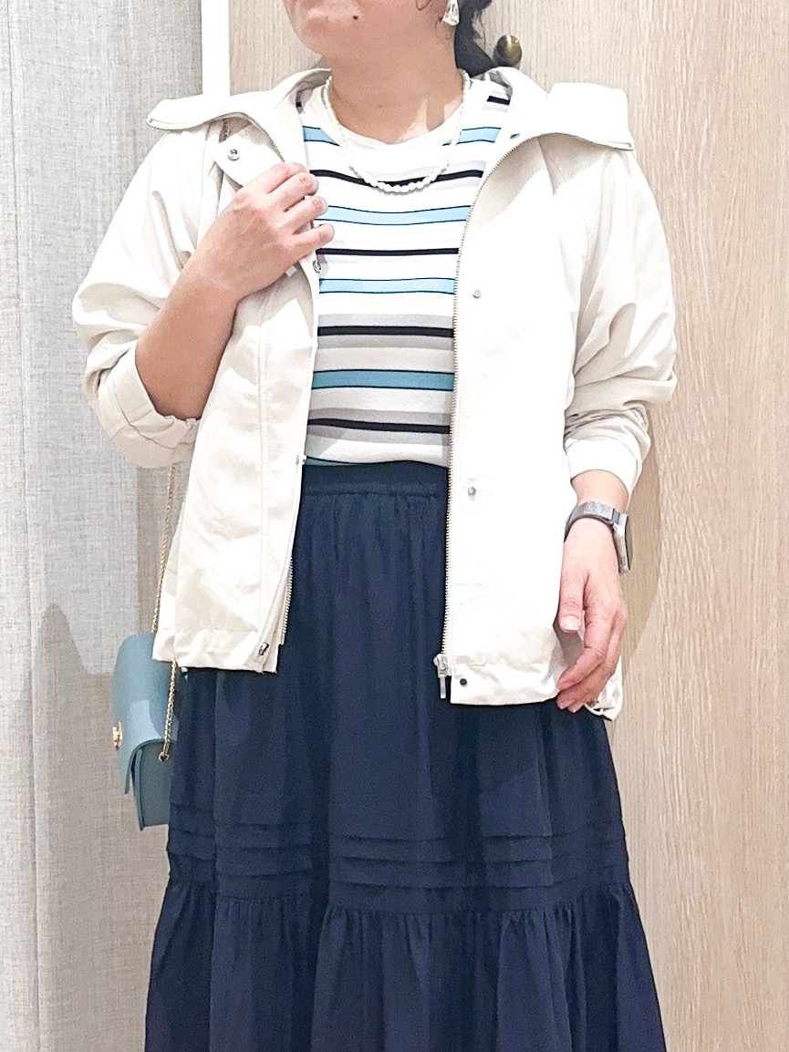 naoさんの「grove｜【貴島明日香さん着用】【撥水】きれいめに着こなせるマウンテンパーカ」を使ったコーディネート