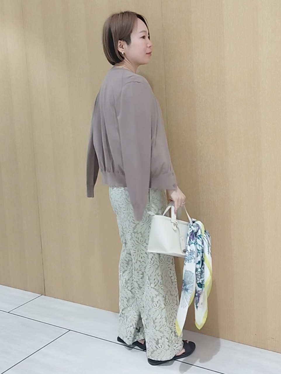 s u g iさんの「UNTITLED｜【9色展開/アンサンブル可】コットンクルーネックカーディガン」を使ったコーディネート