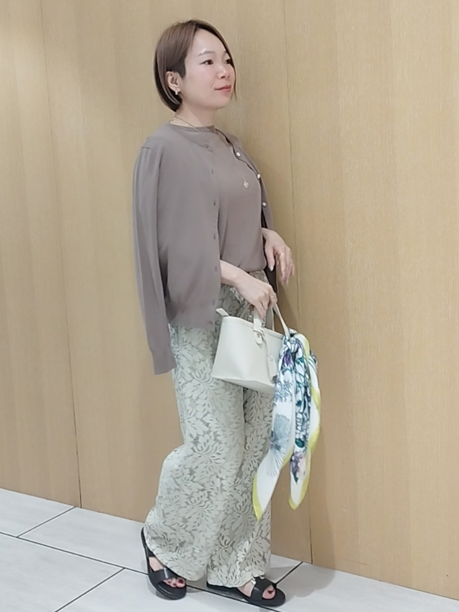 s u g iさんの「UNTITLED｜【9色展開/アンサンブル可】コットンクルーネックカーディガン」を使ったコーディネート