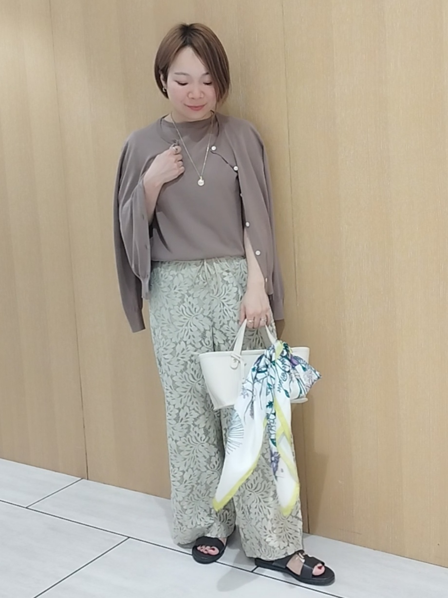 s u g iさんの「UNTITLED｜【9色展開/アンサンブル可】コットンクルーネックカーディガン」を使ったコーディネート