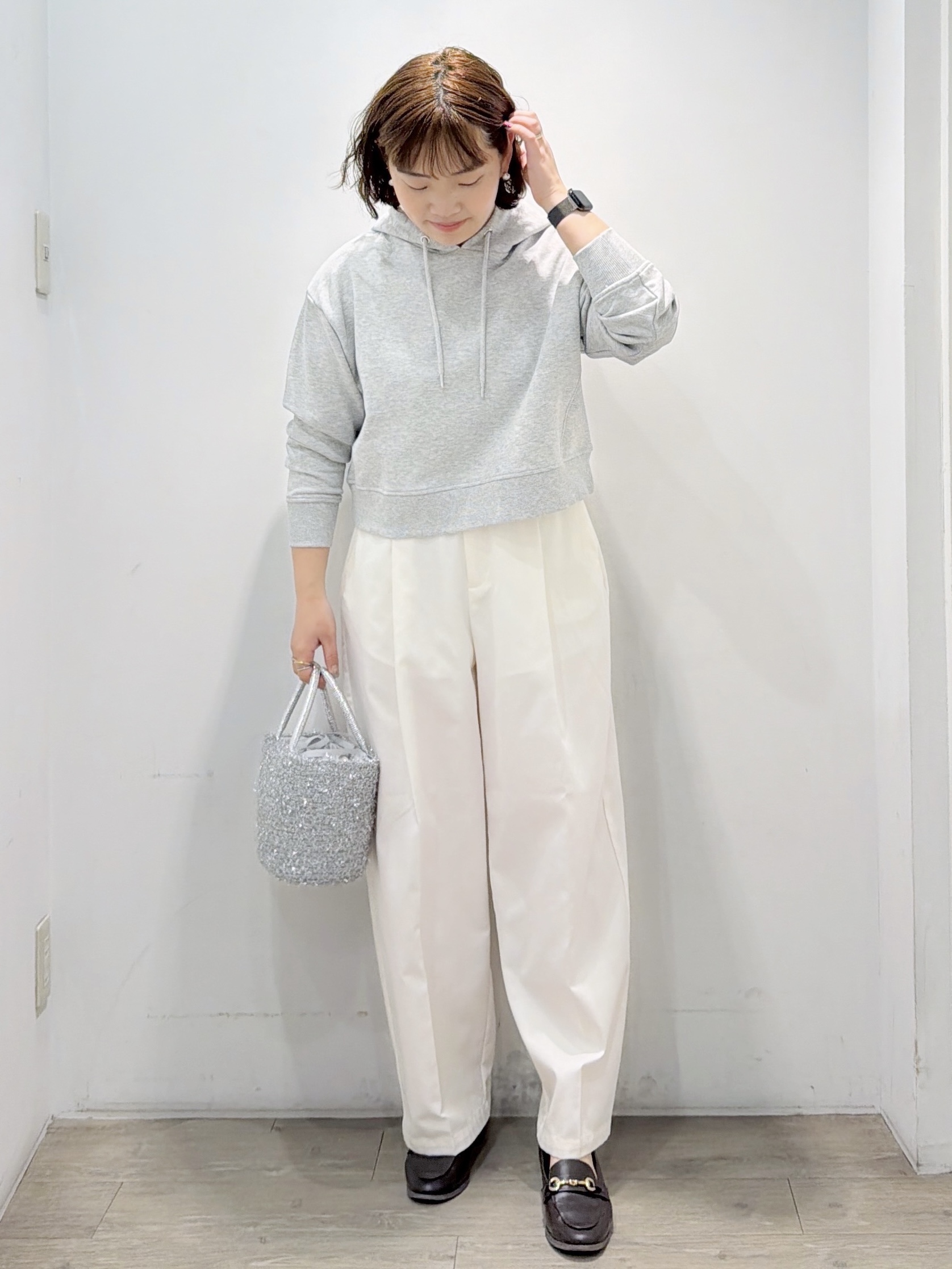 sumicaさんの「OPAQUE.CLIP｜ショート裏毛フーディ【洗濯機OK】」を使ったコーディネート