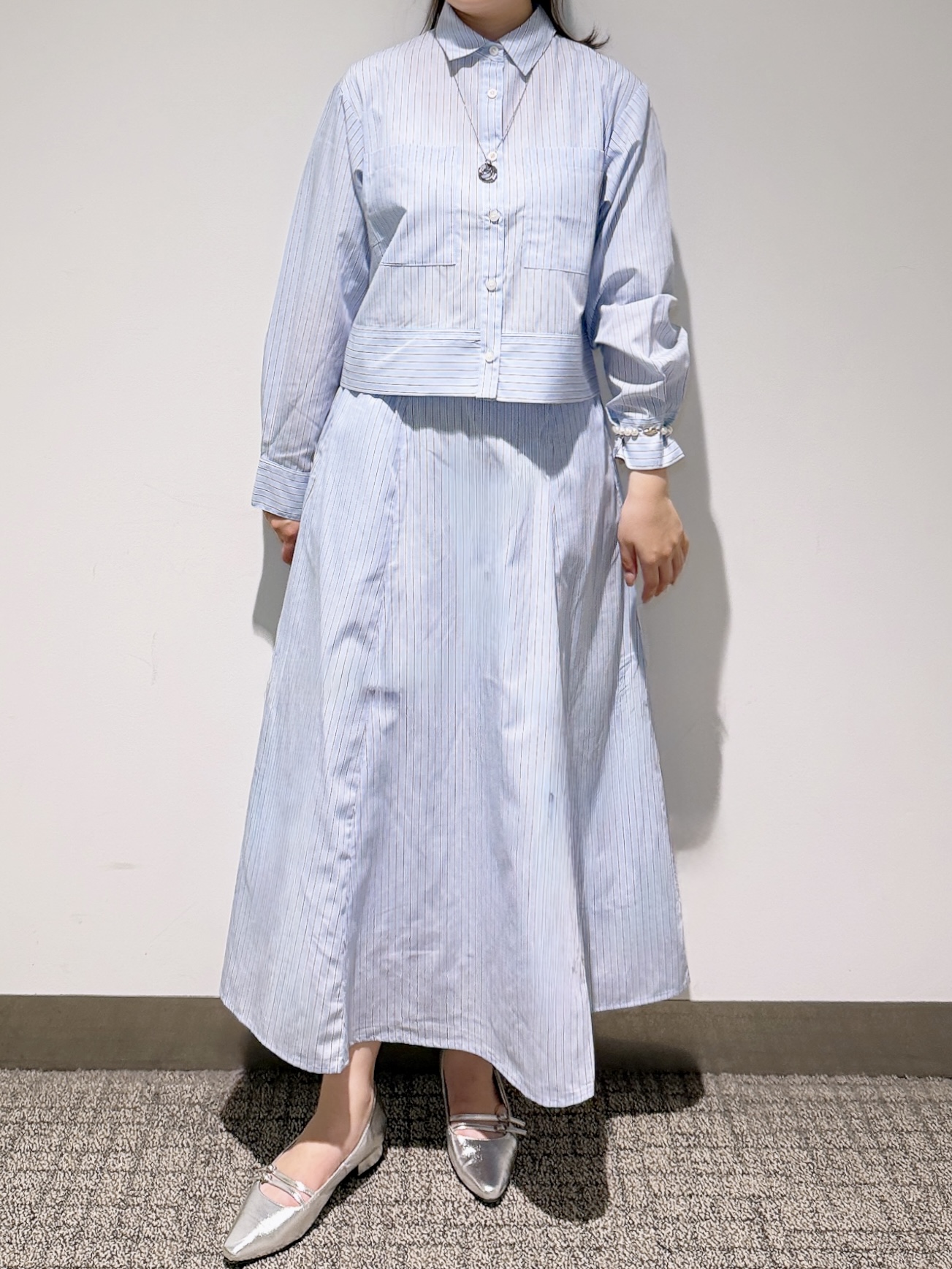 みーさんの「grove｜【貴島明日香さん着用／イージーケア／接触冷感】麻混クロップドシャツ」を使ったコーディネート