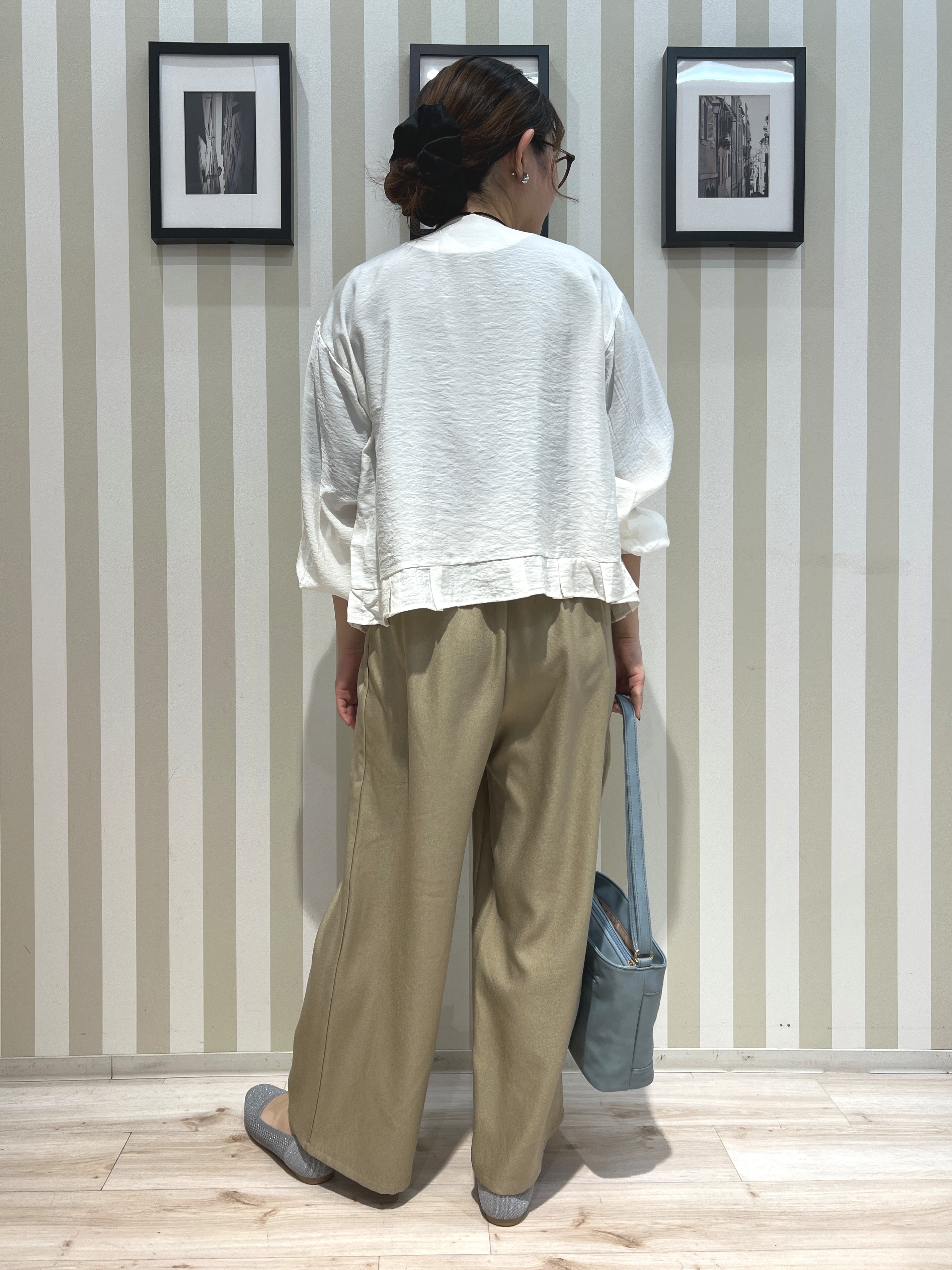 manaさんの「SHOO･LA･RUE｜【洗濯機可/UV/S-LL】程よい透け感 ノーカラーシアーブルゾン」を使ったコーディネート