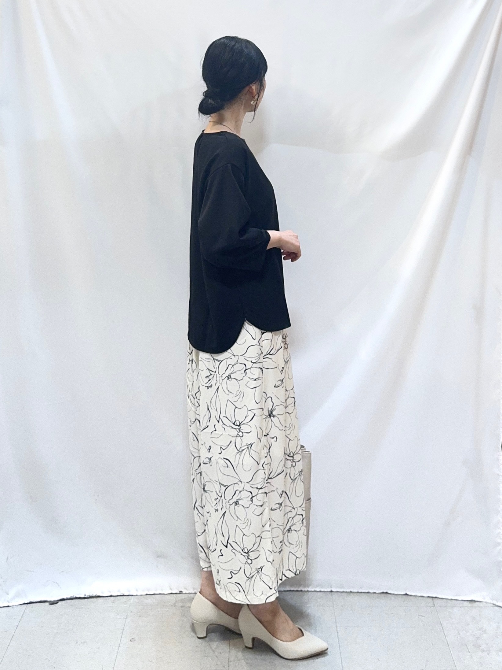 𝐇𝐢𝐫𝐨𝐦𝐢さんの「SHOO･LA･RUE｜【2点セット/7分袖】ランタンスリーブで女性らしい インせず着られる ネックレス付きブラウス」を使ったコーディネート