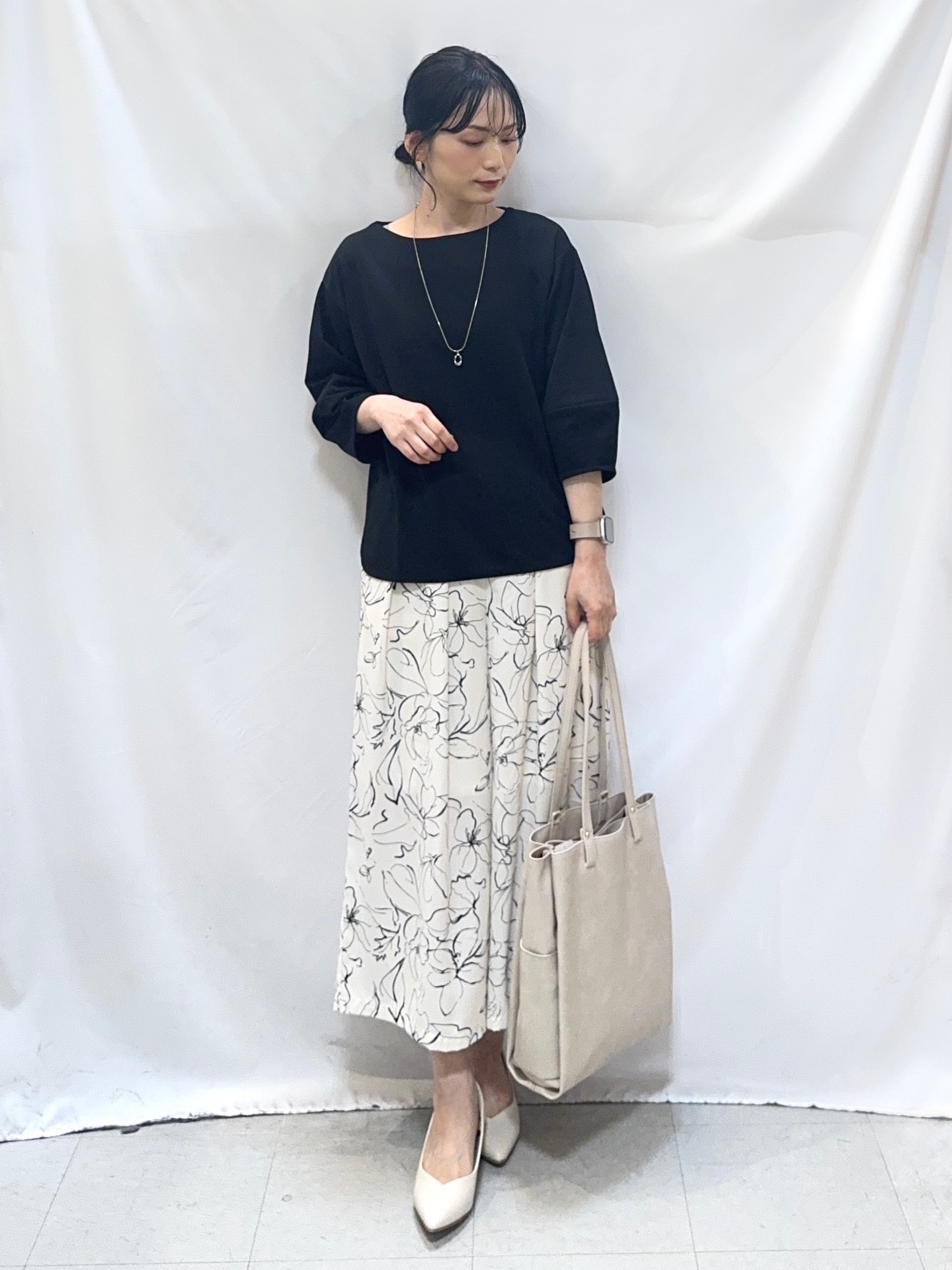 𝐇𝐢𝐫𝐨𝐦𝐢さんの「SHOO･LA･RUE｜【2点セット/7分袖】ランタンスリーブで女性らしい インせず着られる ネックレス付きブラウス」を使ったコーディネート