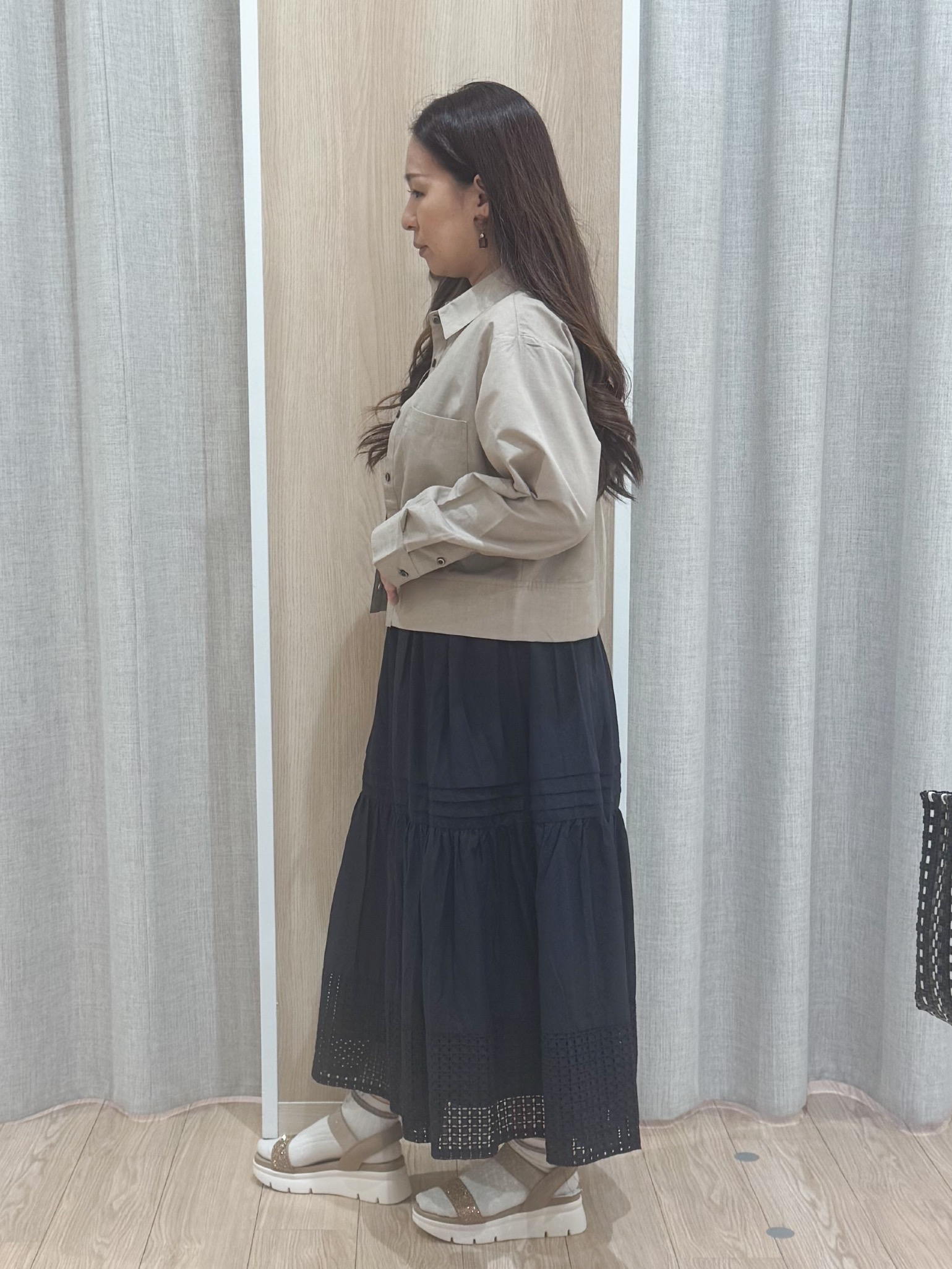 sachiさんの「grove｜【貴島明日香さん着用／イージーケア／接触冷感】麻混クロップドシャツ」を使ったコーディネート