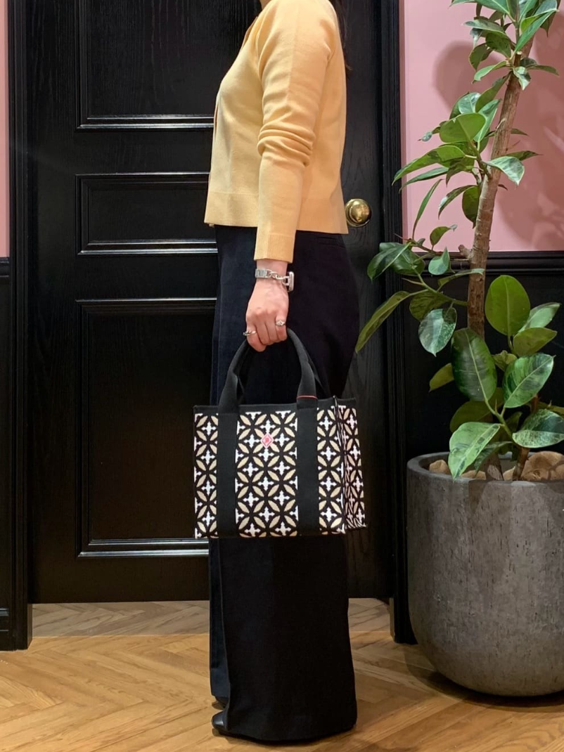 SAKAIさんの「DRESSTERIOR｜ウォッシャブルコットンカシミヤカーディガン」を使ったコーディネート