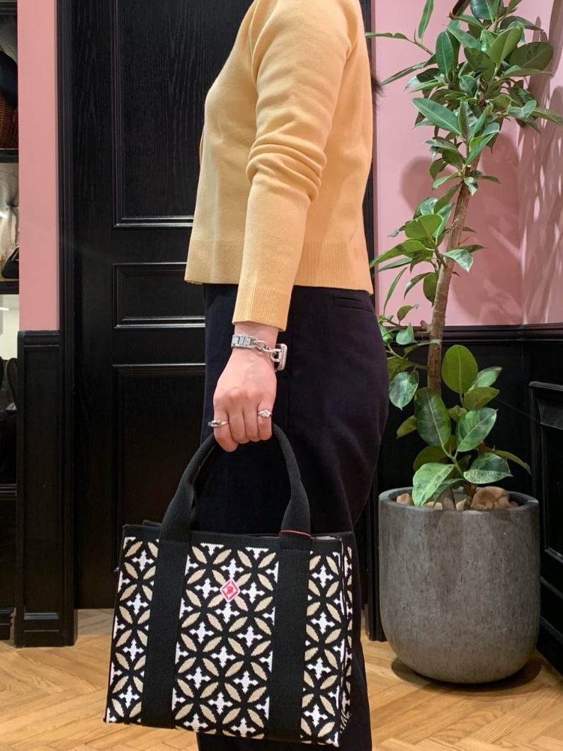 SAKAIさんの「DRESSTERIOR｜ウォッシャブルコットンカシミヤカーディガン」を使ったコーディネート
