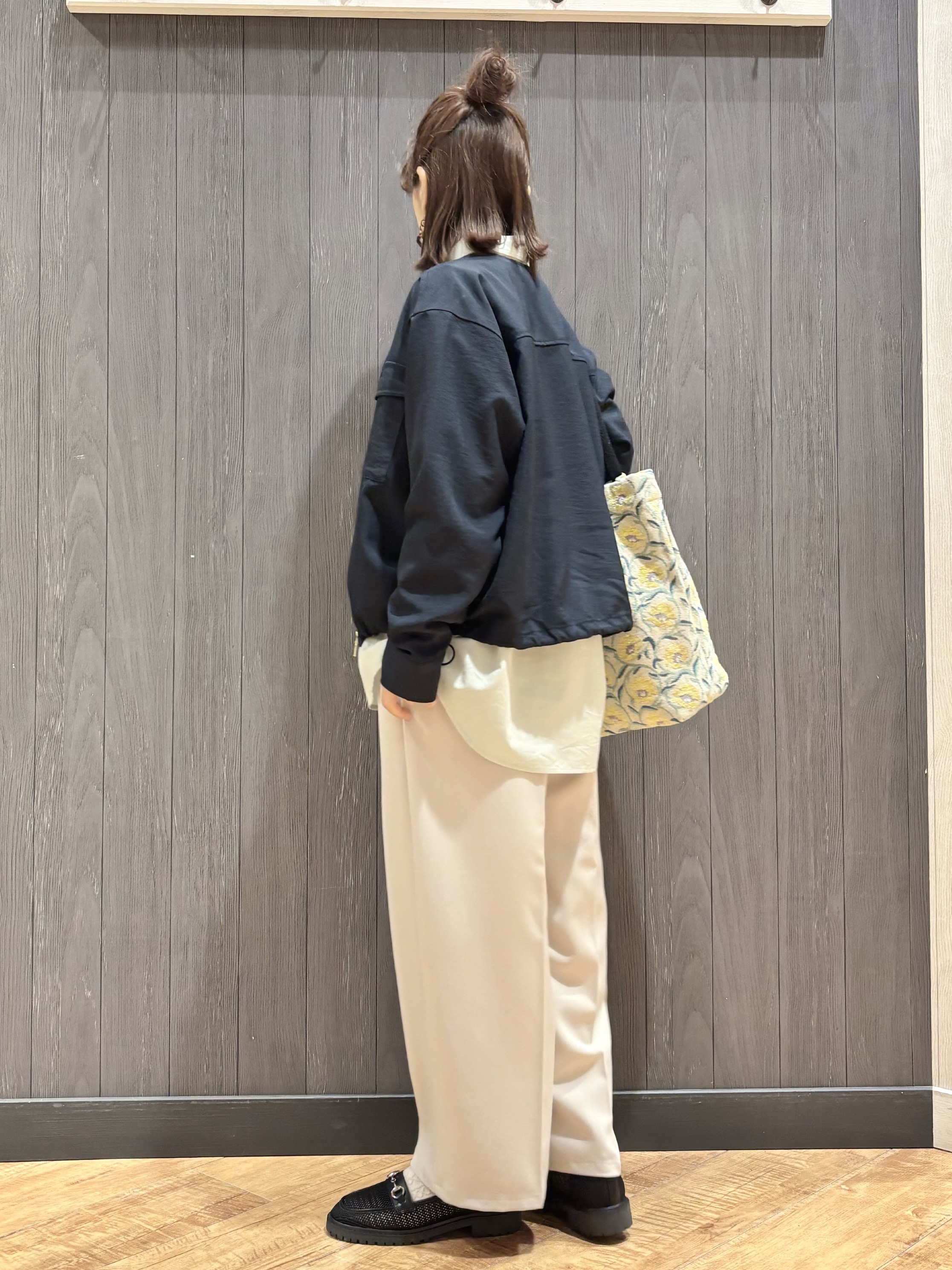 meiさんの「SHOO･LA･RUE｜【S-LL】サッと羽織れてきれい見え　フラップポケット ノーカラーブルゾン」を使ったコーディネート