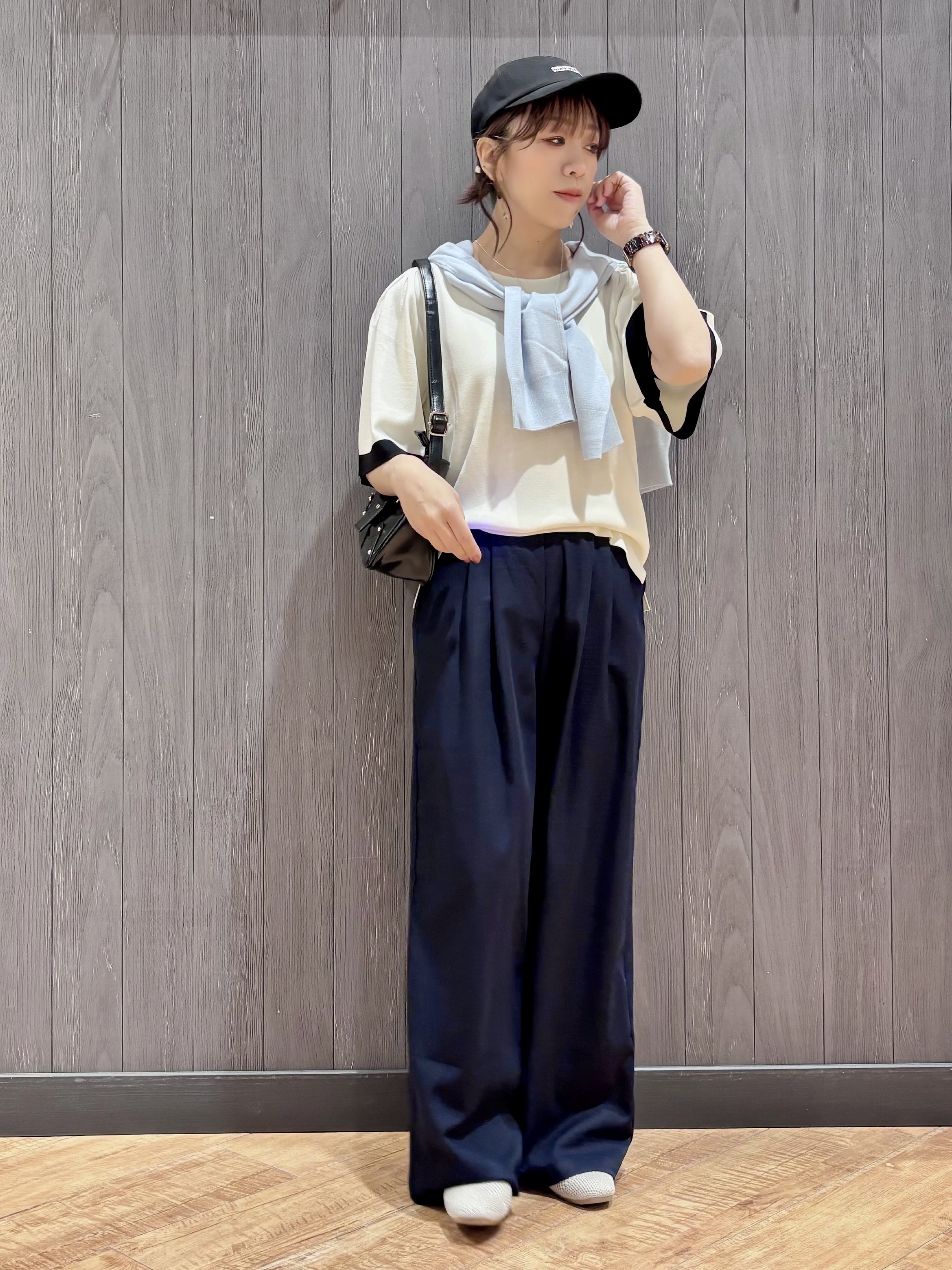meiさんの「SHOO･LA･RUE｜【毎日洗える/ひんやり/UV/S-LL】二の腕かくせる フレアスリーブひらり5分袖ニット」を使ったコーディネート