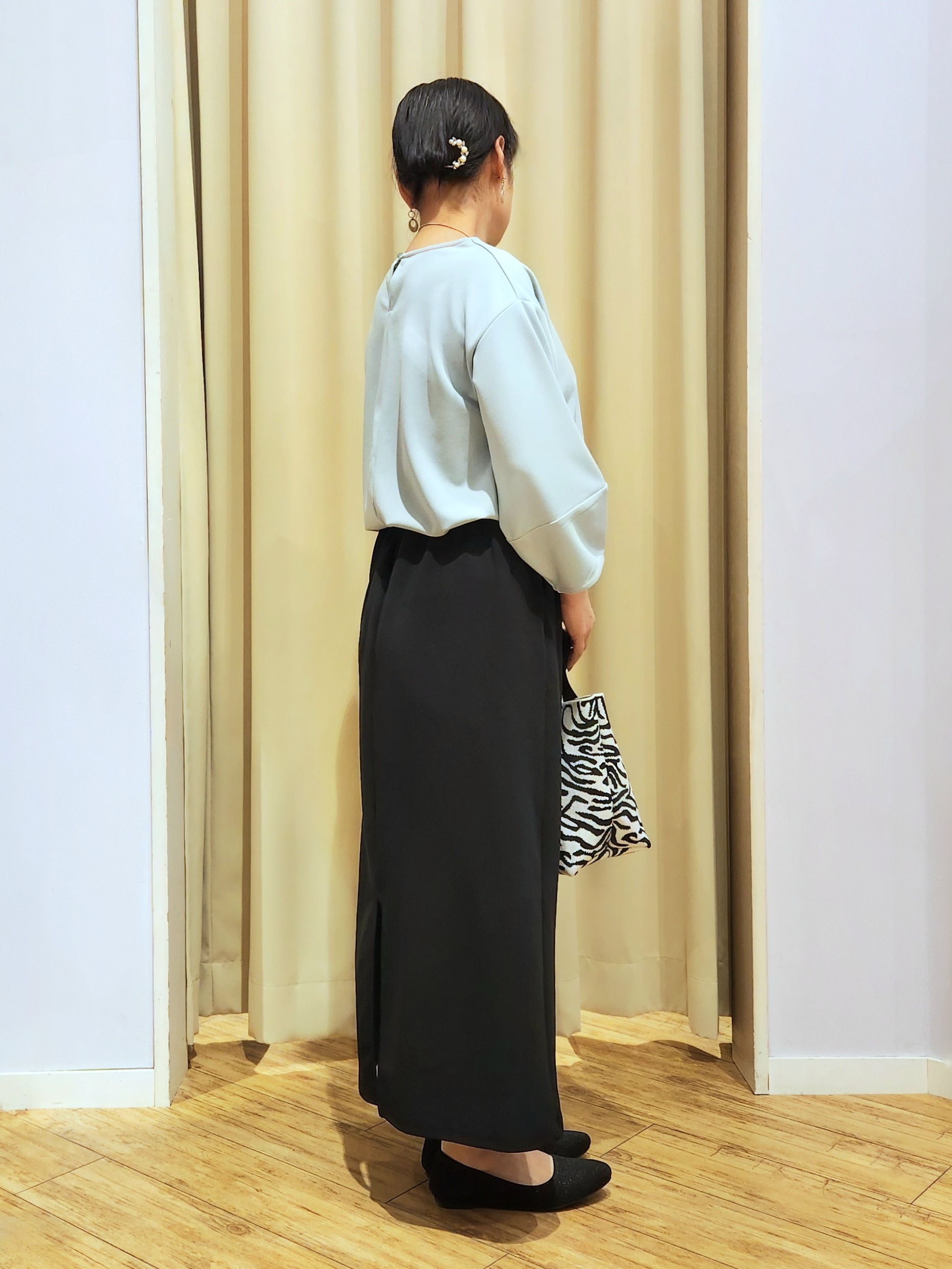 くまさんの「SHOO･LA･RUE｜【2点セット/7分袖】ランタンスリーブで女性らしい インせず着られる ネックレス付きブラウス」を使ったコーディネート