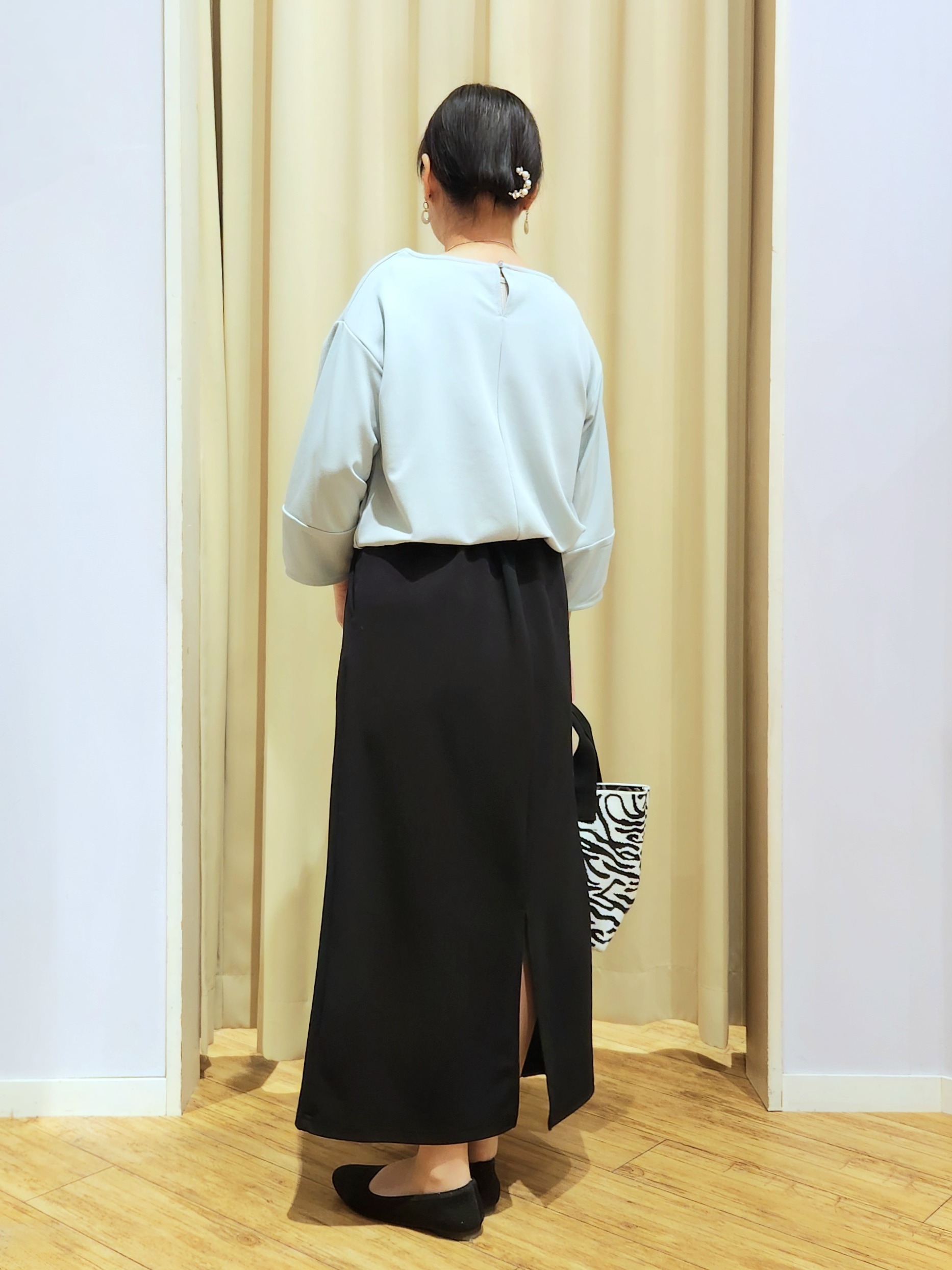 くまさんの「SHOO･LA･RUE｜【2点セット/7分袖】ランタンスリーブで女性らしい インせず着られる ネックレス付きブラウス」を使ったコーディネート