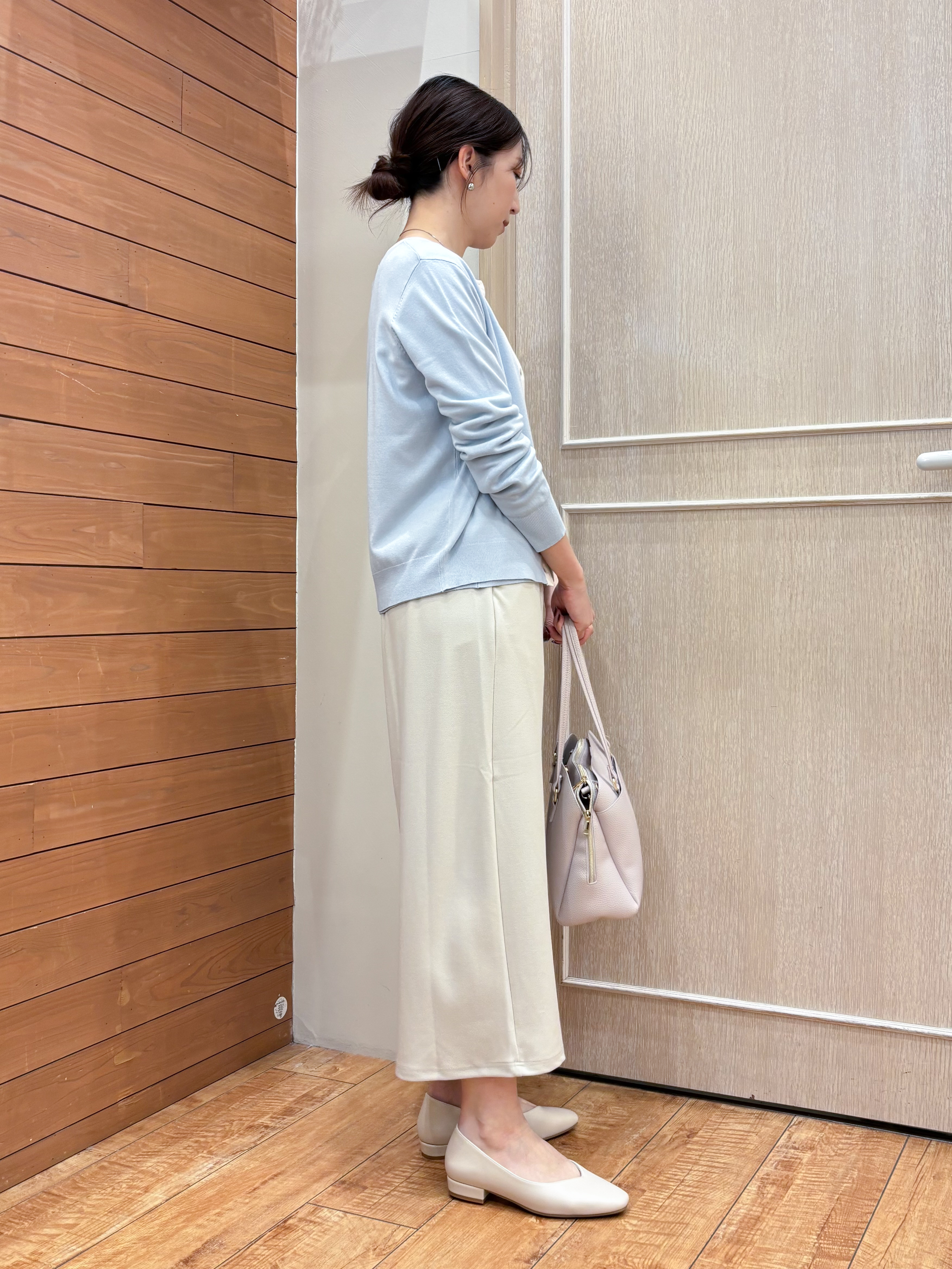 なみさんの「SHOO･LA･RUE｜【洗濯機可/S-LL/アンサンブル可】パールボタンが上品　華やぎ配色カーディガン」を使ったコーディネート