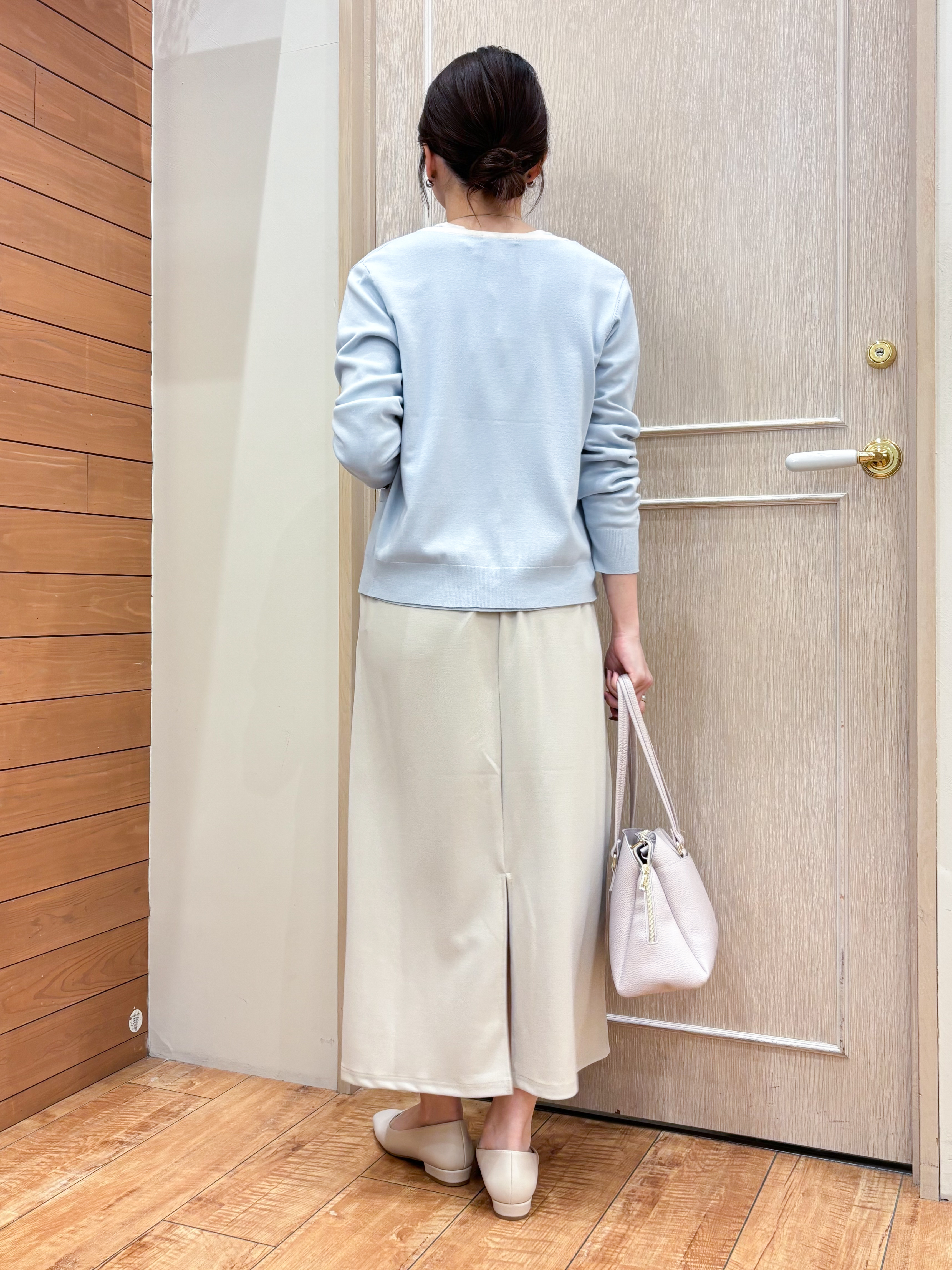 なみさんの「SHOO･LA･RUE｜【洗濯機可/S-LL/アンサンブル可】パールボタンが上品　華やぎ配色カーディガン」を使ったコーディネート