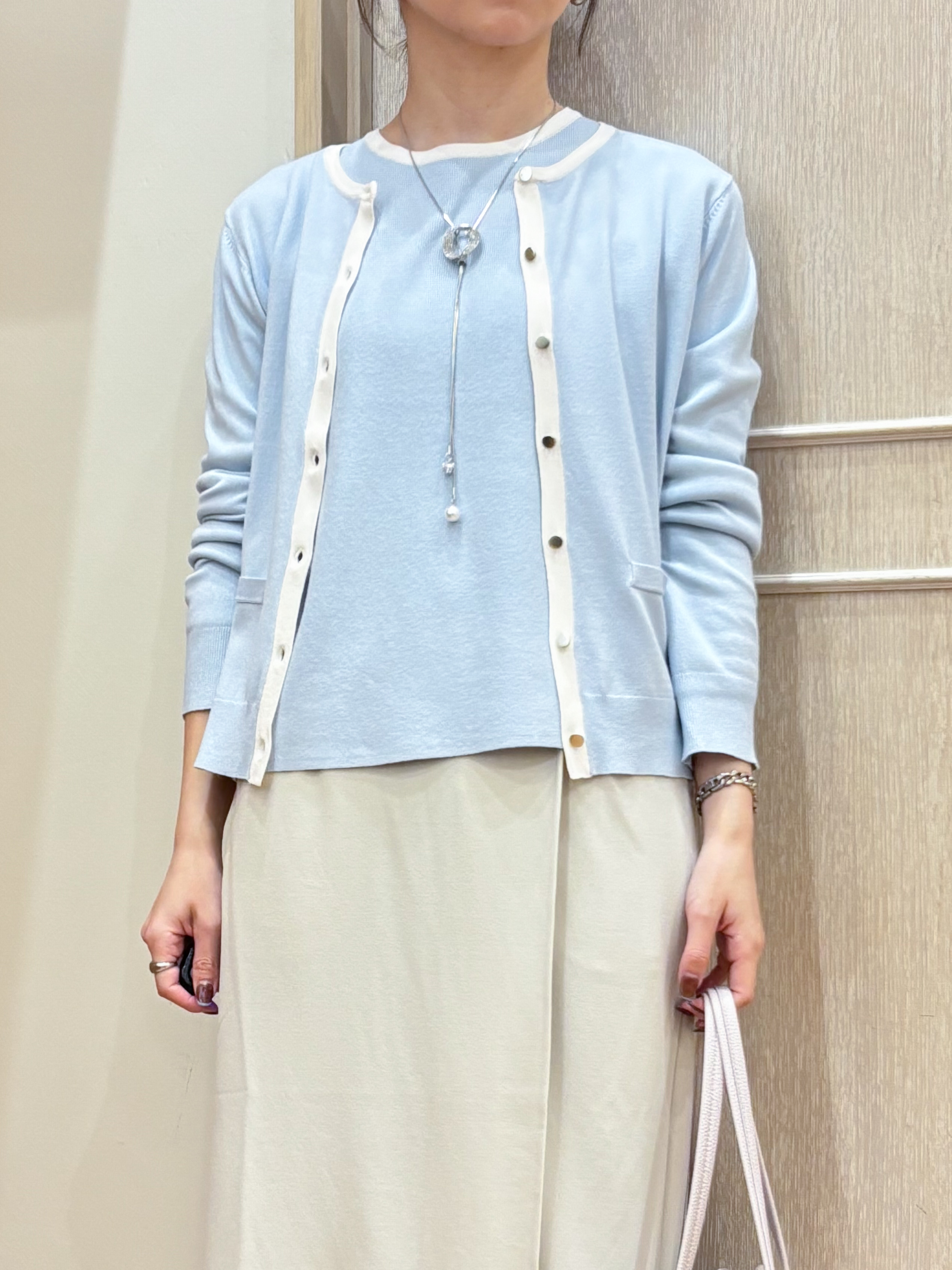 なみさんの「SHOO･LA･RUE｜【洗濯機可/S-LL/アンサンブル可】パールボタンが上品　華やぎ配色カーディガン」を使ったコーディネート