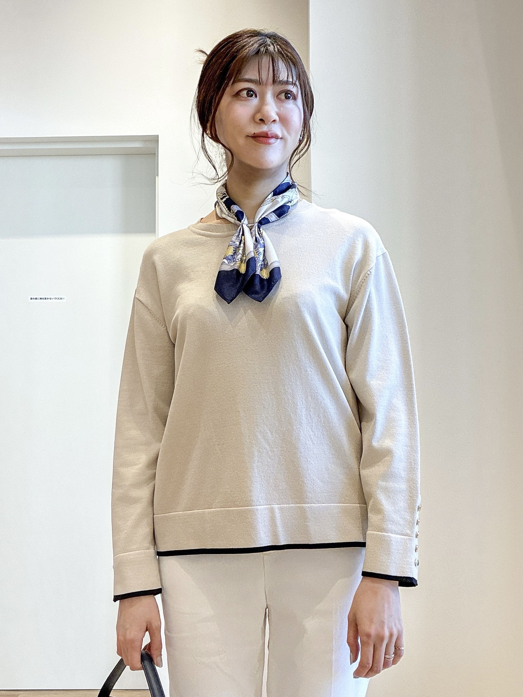 もんちゃんさんの「OPAQUE.CLIP｜金ボタン使いリラクシーニット【洗濯機OK】」を使ったコーディネート