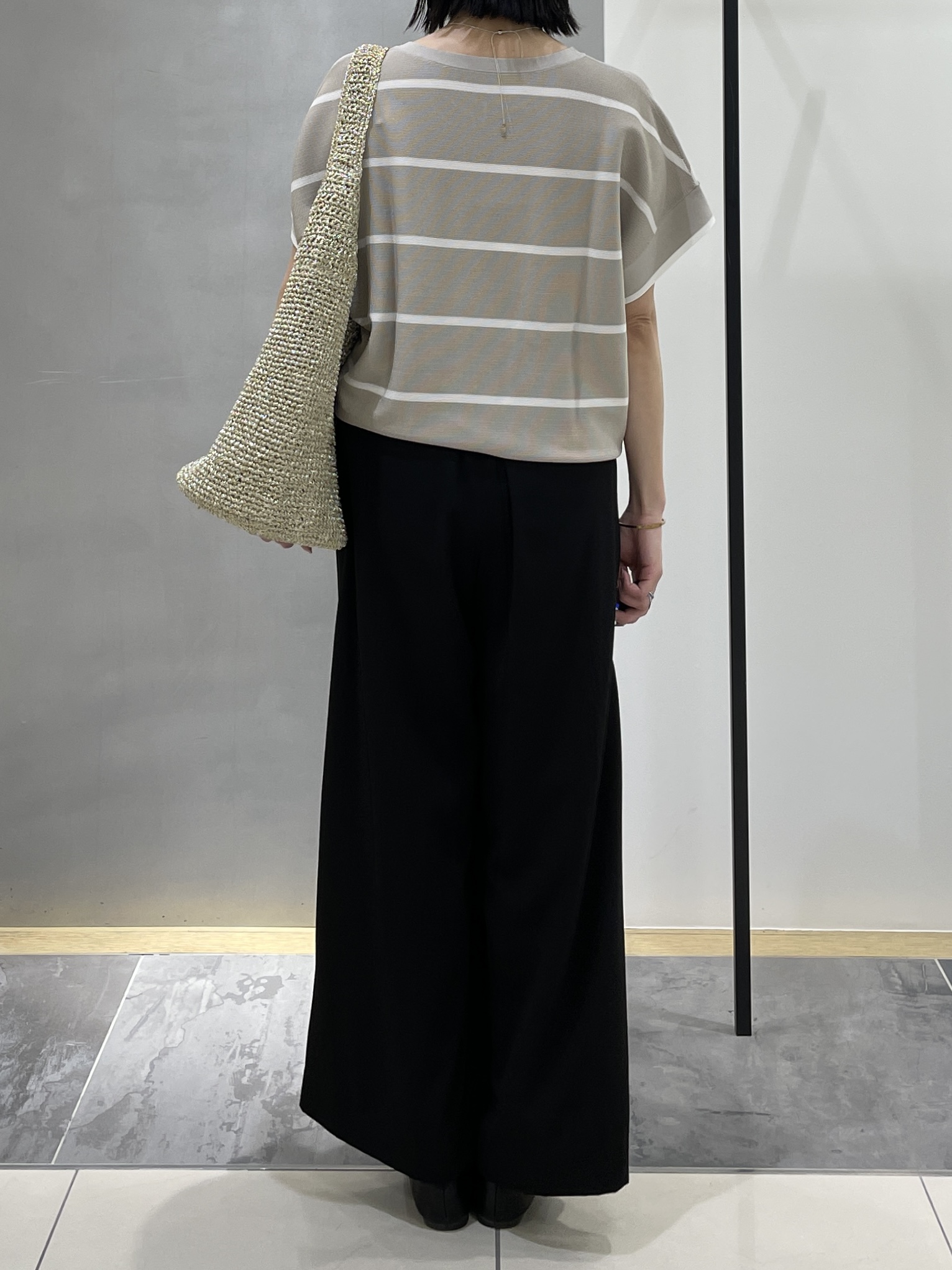 shihoさんの「INDIVI｜【11色展開/体型カバー】前後2WAYフレンチスリーブニット」を使ったコーディネート