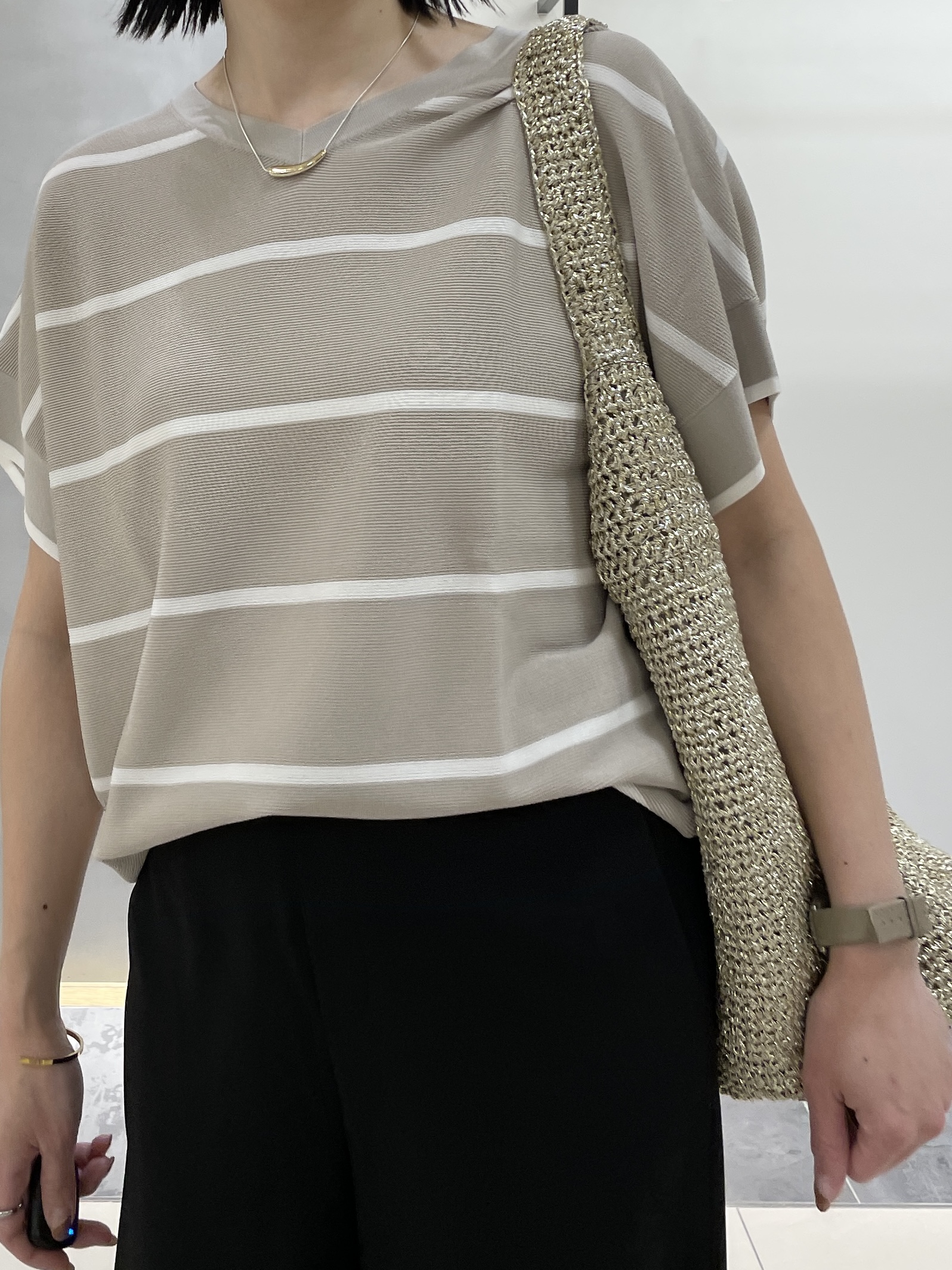 shihoさんの「INDIVI｜【11色展開/体型カバー】前後2WAYフレンチスリーブニット」を使ったコーディネート