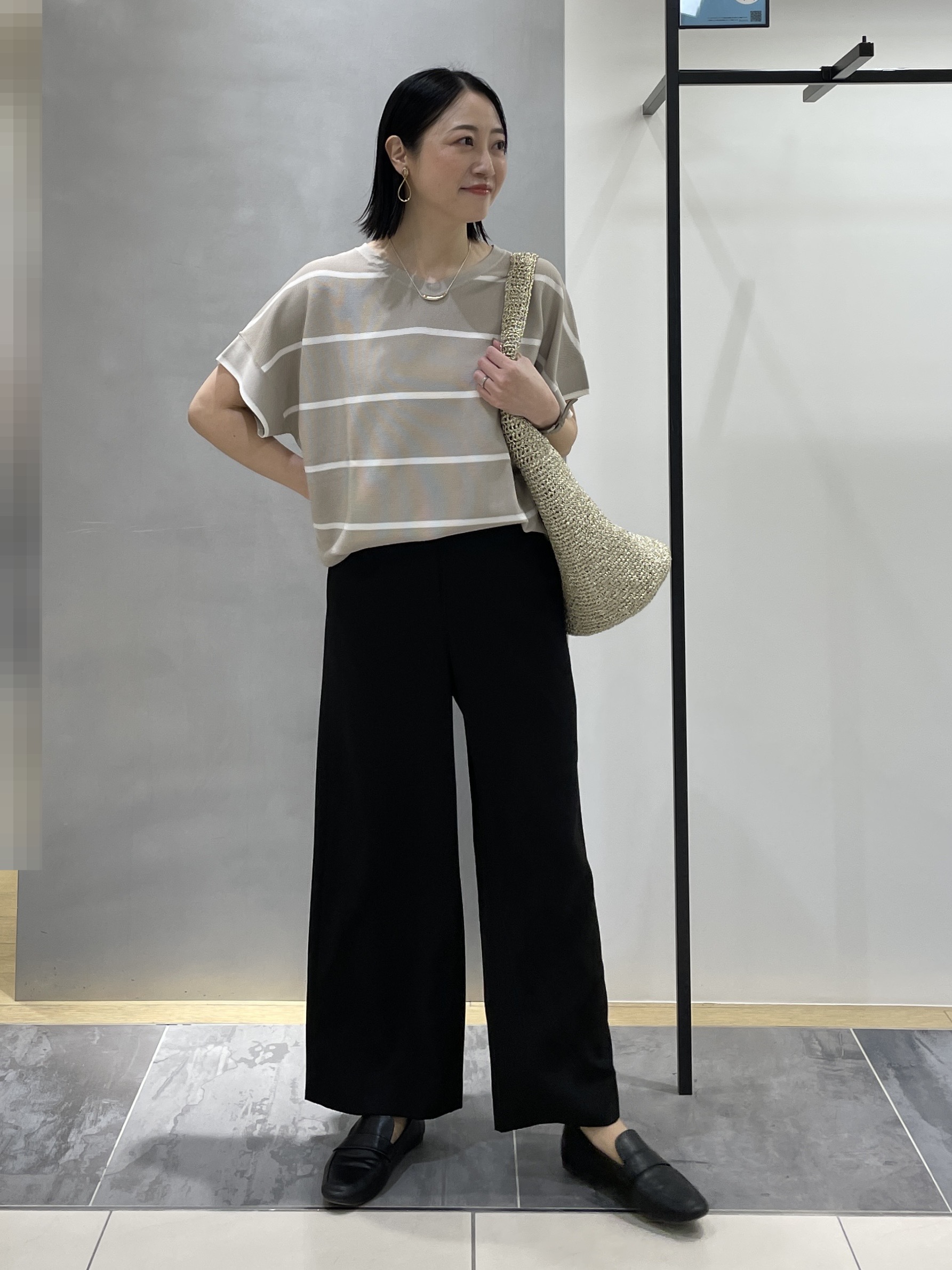 shihoさんの「INDIVI｜【11色展開/体型カバー】前後2WAYフレンチスリーブニット」を使ったコーディネート
