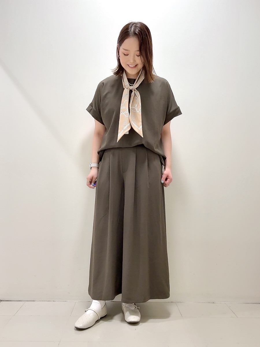 YUIさんの「UNTITLED｜【前後2WAY/はっ水/セットアップ可】リラクシーフレンチスリーブブラウス」を使ったコーディネート