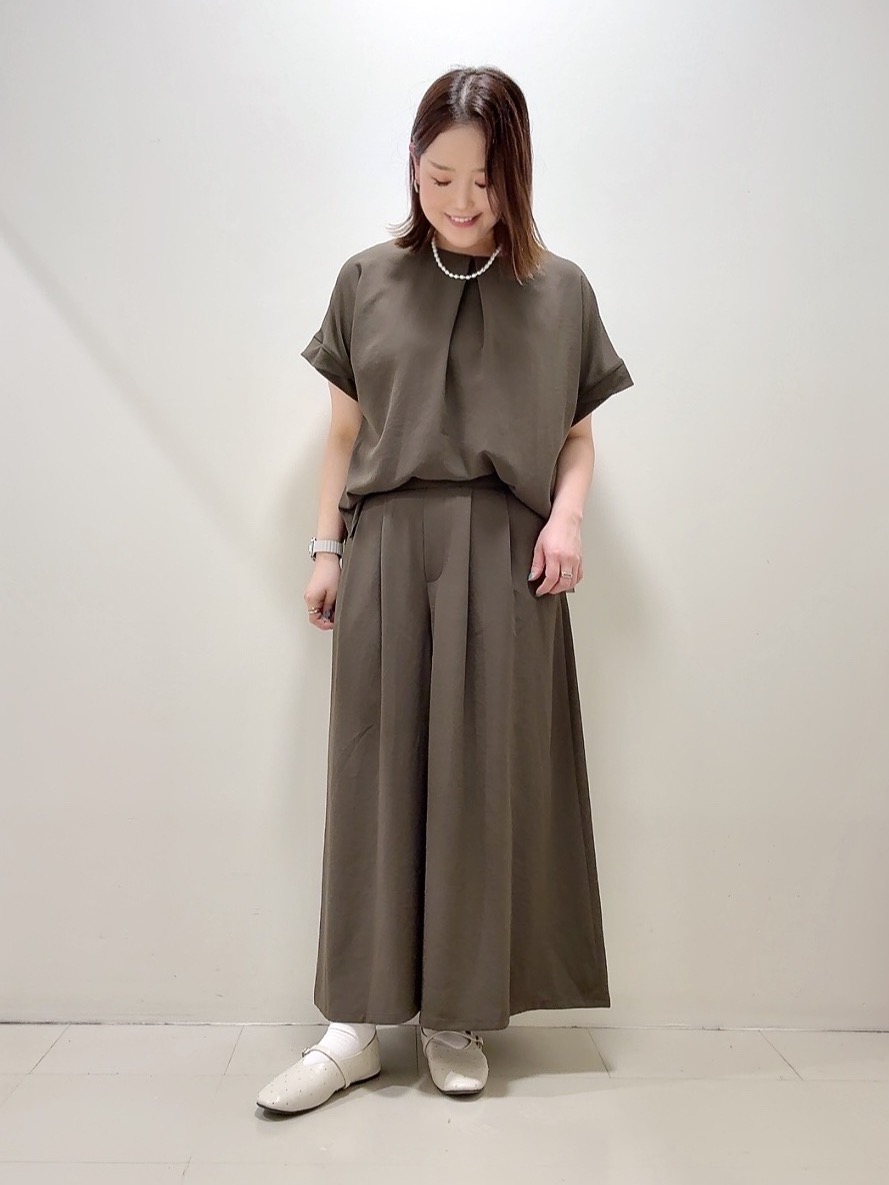 YUIさんの「UNTITLED｜【前後2WAY/はっ水/セットアップ可】リラクシーフレンチスリーブブラウス」を使ったコーディネート