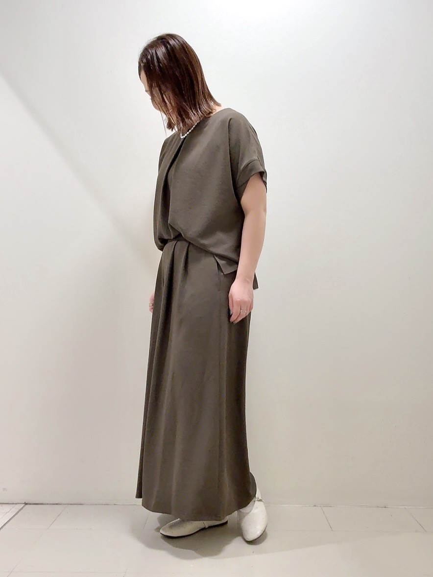 YUIさんの「UNTITLED｜【前後2WAY/はっ水/セットアップ可】リラクシーフレンチスリーブブラウス」を使ったコーディネート