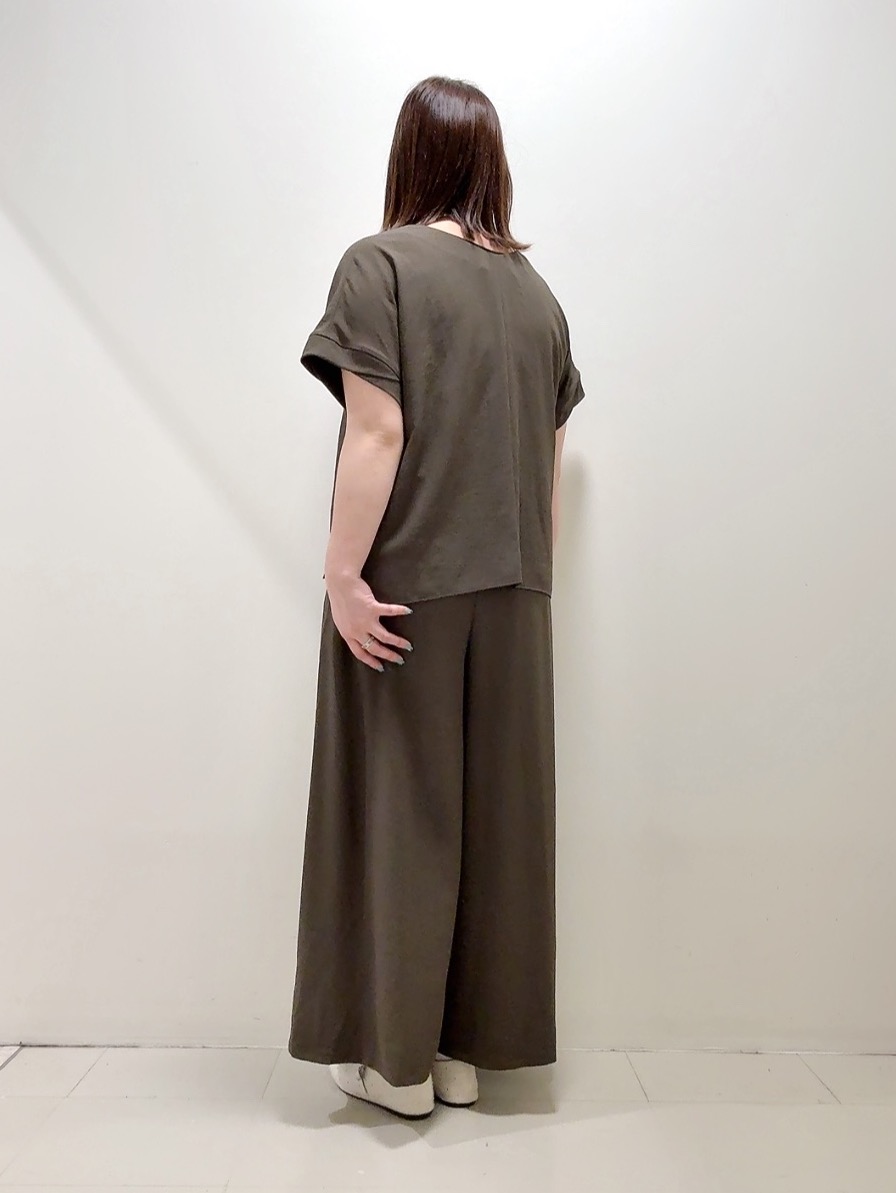 YUIさんの「UNTITLED｜【前後2WAY/はっ水/セットアップ可】リラクシーフレンチスリーブブラウス」を使ったコーディネート