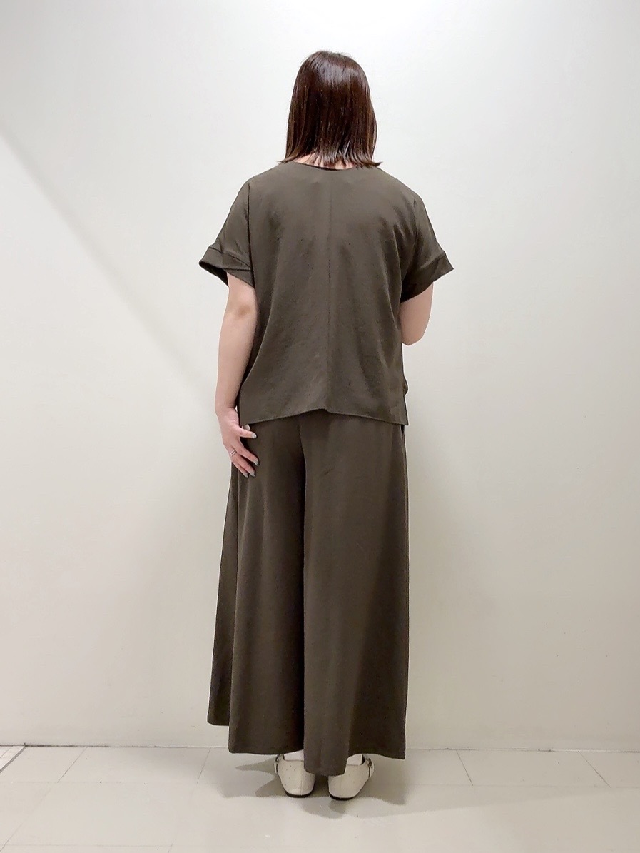 YUIさんの「UNTITLED｜【前後2WAY/はっ水/セットアップ可】リラクシーフレンチスリーブブラウス」を使ったコーディネート