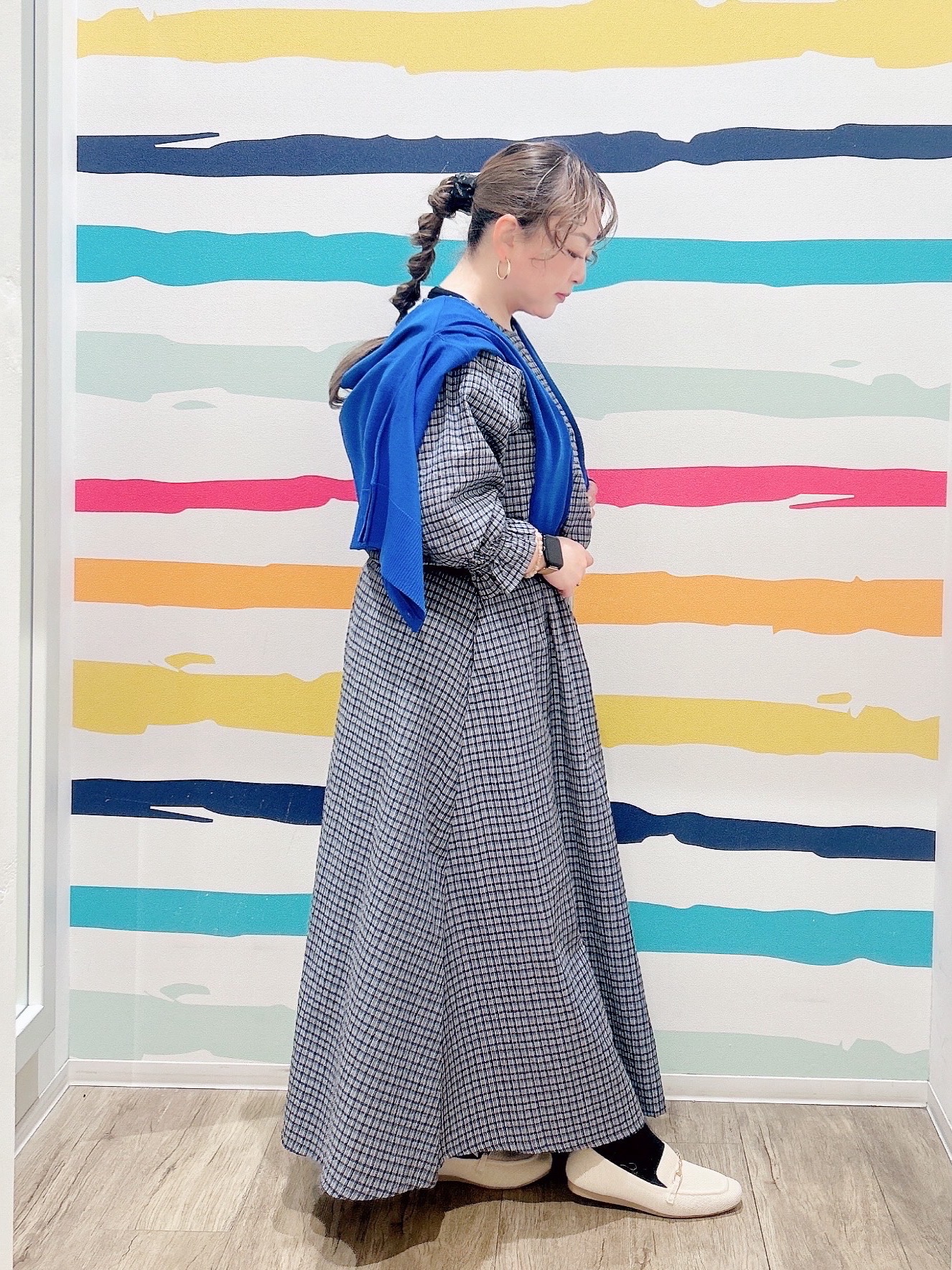 Peeさんの「SHOO･LA･RUE｜【洗濯機可/ひんやり/UV】さらっとしたタッチが心地よい ショート丈 Vネックカーディガン」を使ったコーディネート