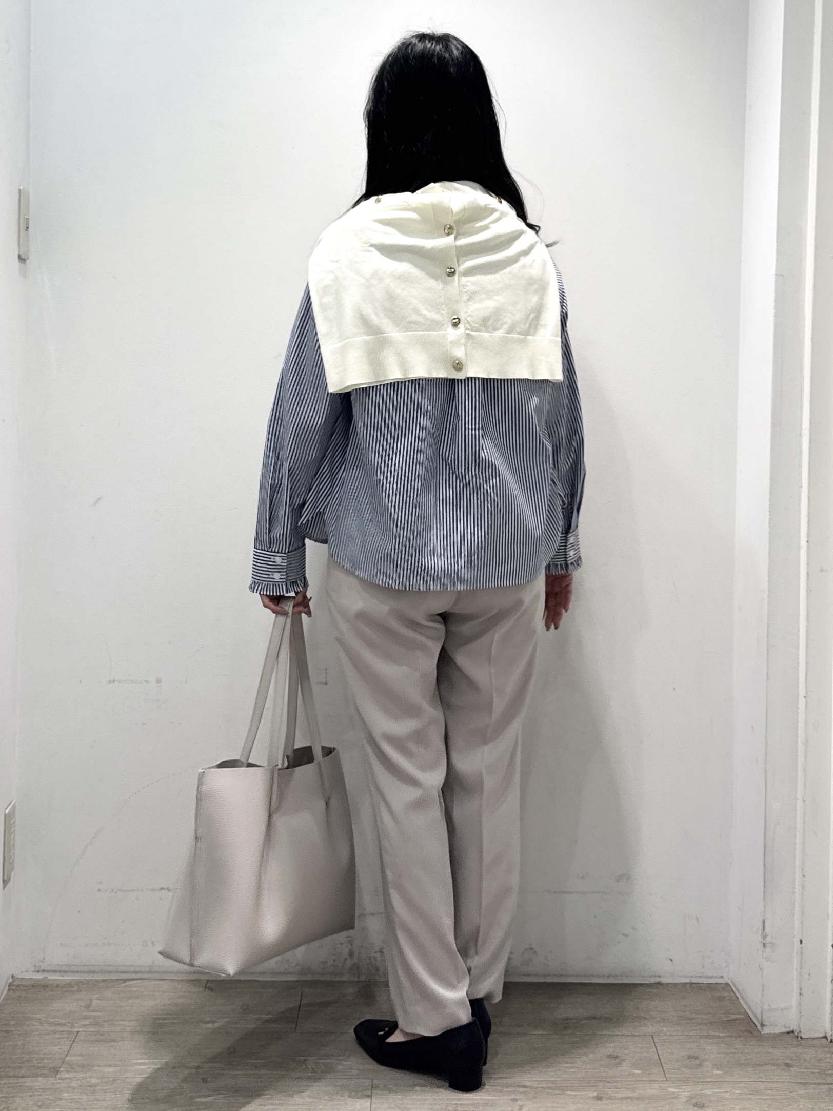 yuicciさんの「OPAQUE.CLIP｜ブロードフロントフリルブラウス【洗濯機OK】《5col》」を使ったコーディネート