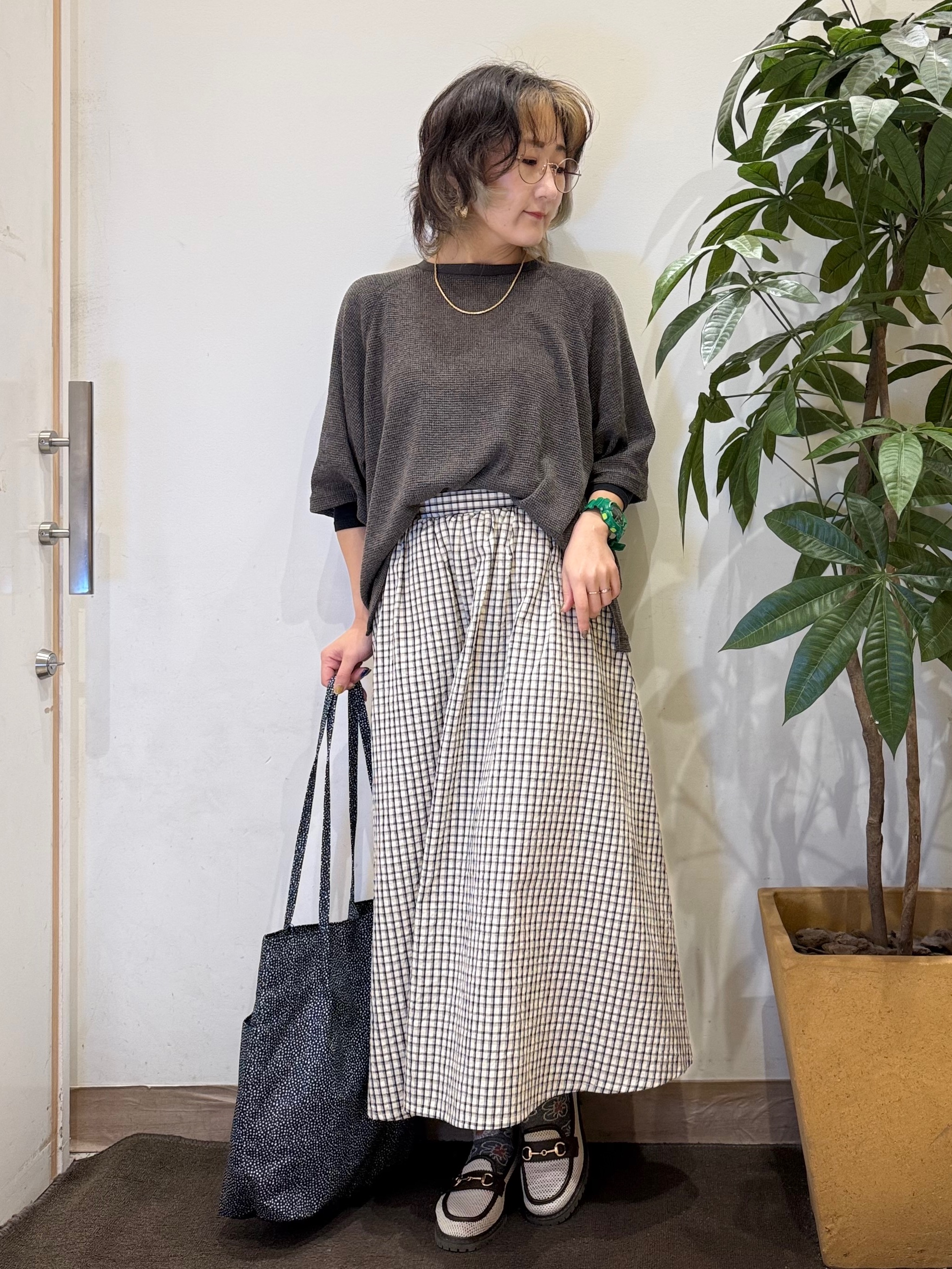 misakiさんの「SHOO･LA･RUE｜【S-LL】シアーワッフル ラグラン5分袖ゆるTシャツ」を使ったコーディネート