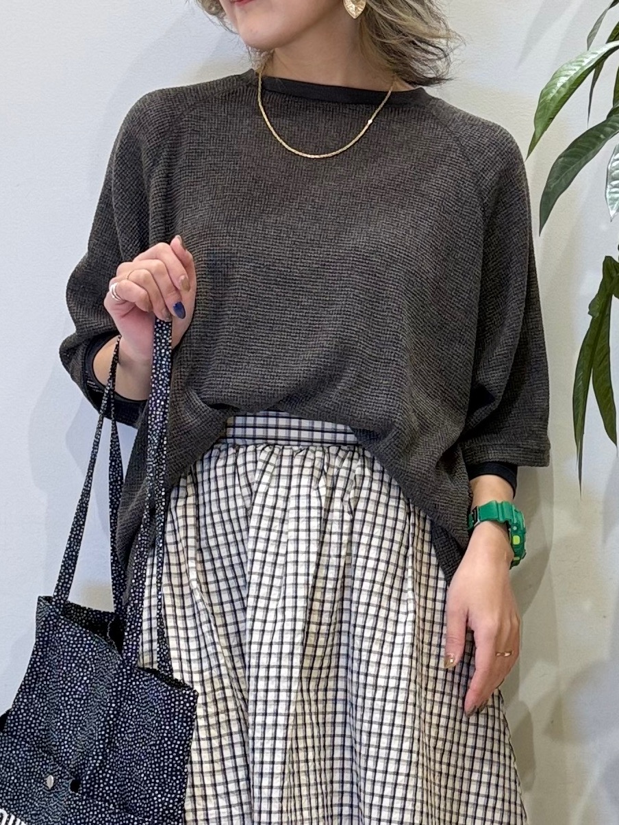 misakiさんの「SHOO･LA･RUE｜【S-LL】シアーワッフル ラグラン5分袖ゆるTシャツ」を使ったコーディネート