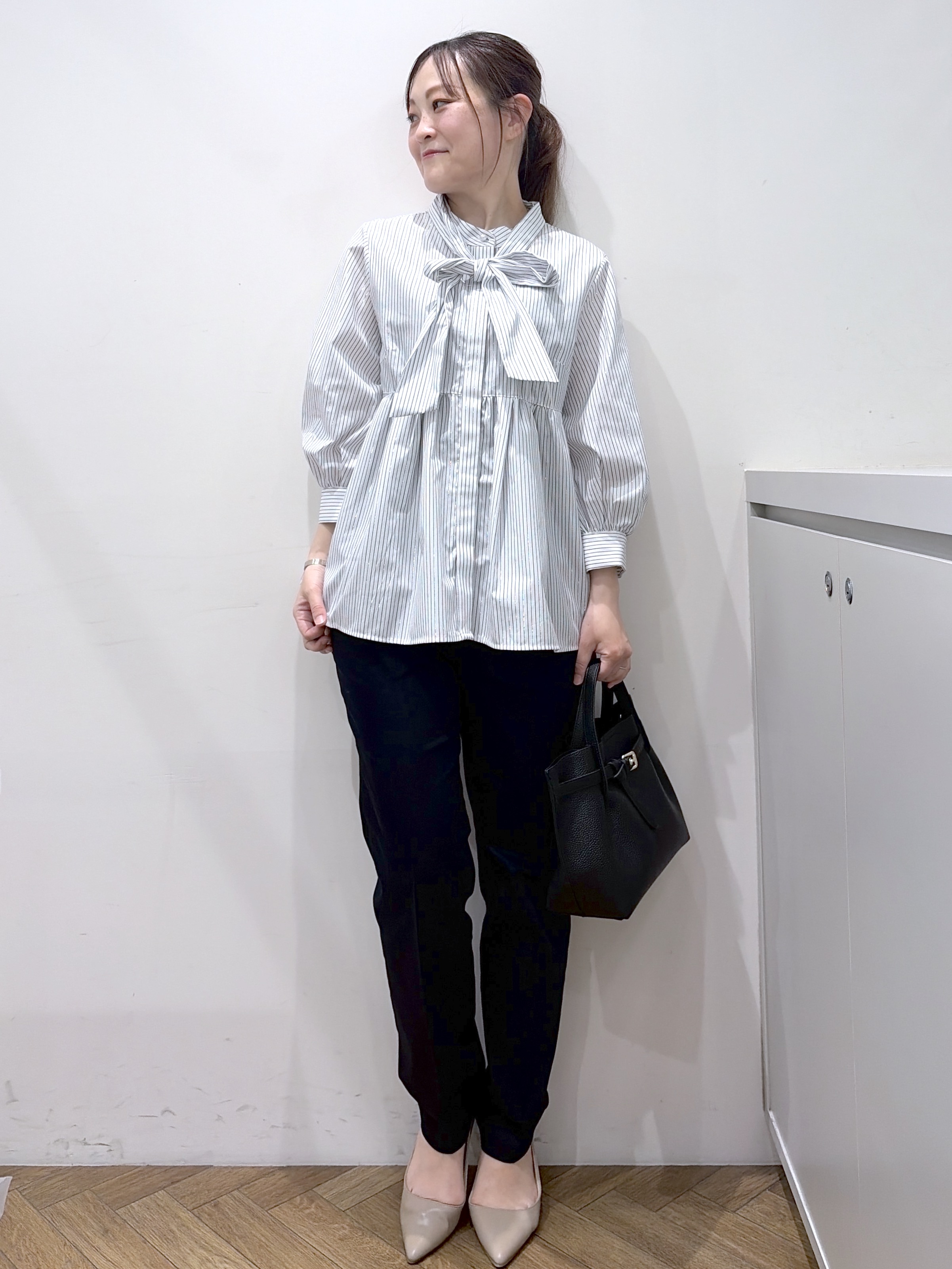 Junさんの「index｜ペプラムブラウス／ボウタイ取り外し可【洗濯機OK／イージーアイロン／防シワ】《XS～LL／8col》」を使ったコーディネート