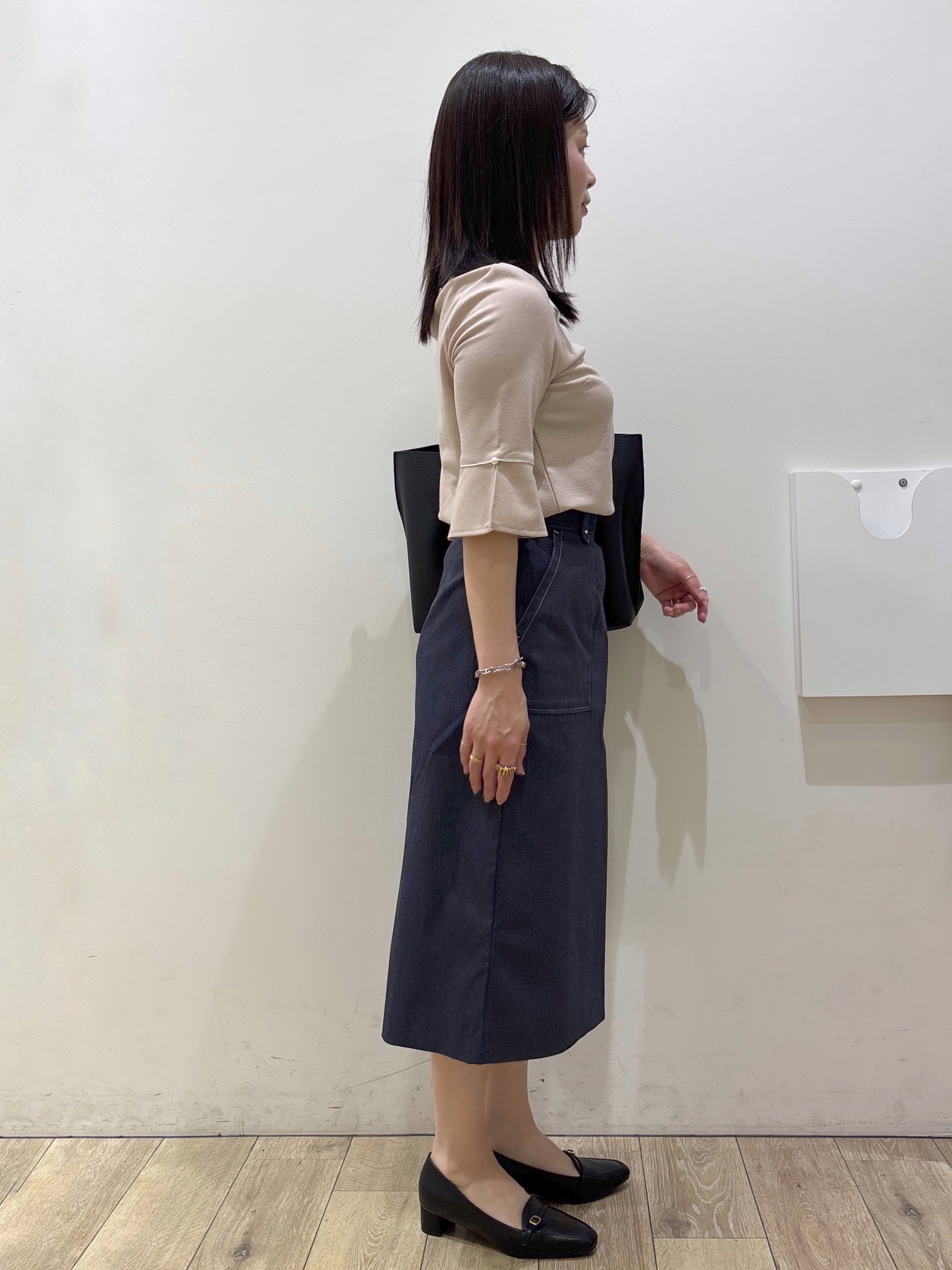 mameさんの「OPAQUE.CLIP｜【接触冷感／UVケア】フレアスリーブバイカラートップス《洗濯機OK》」を使ったコーディネート