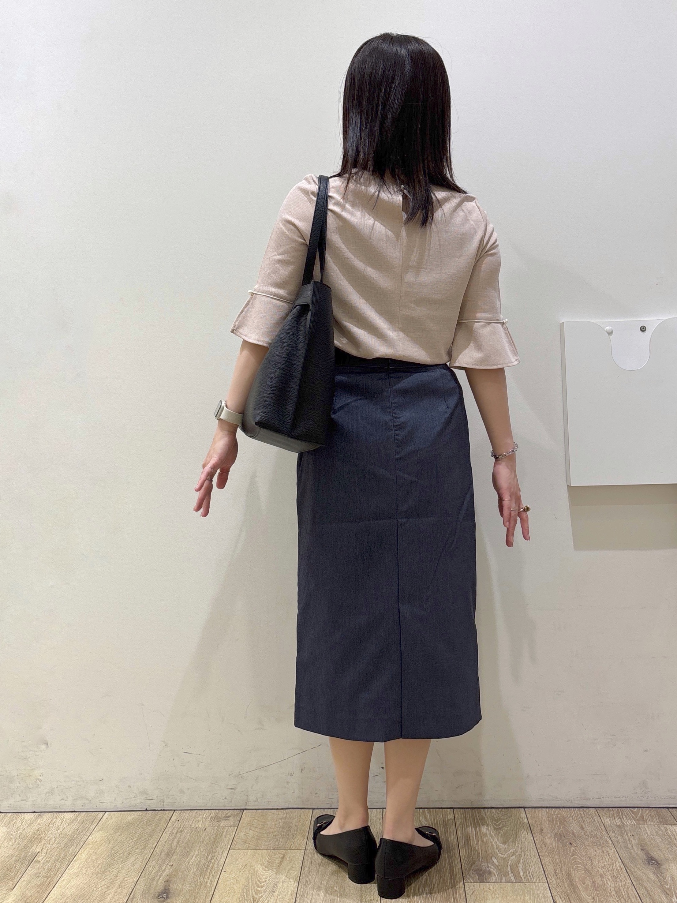 mameさんの「OPAQUE.CLIP｜【接触冷感／UVケア】フレアスリーブバイカラートップス《洗濯機OK》」を使ったコーディネート