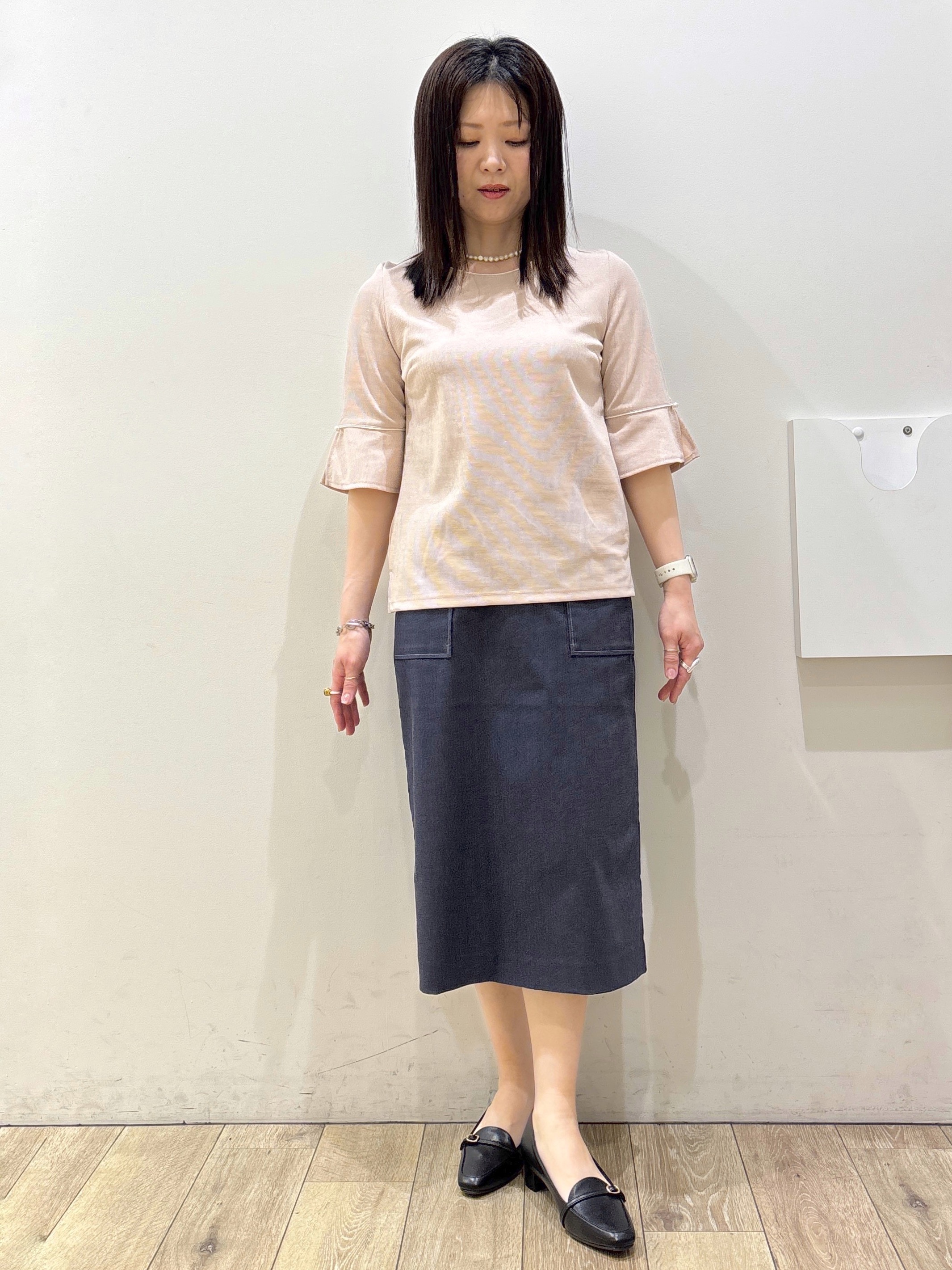 mameさんの「OPAQUE.CLIP｜【接触冷感／UVケア】フレアスリーブバイカラートップス《洗濯機OK》」を使ったコーディネート
