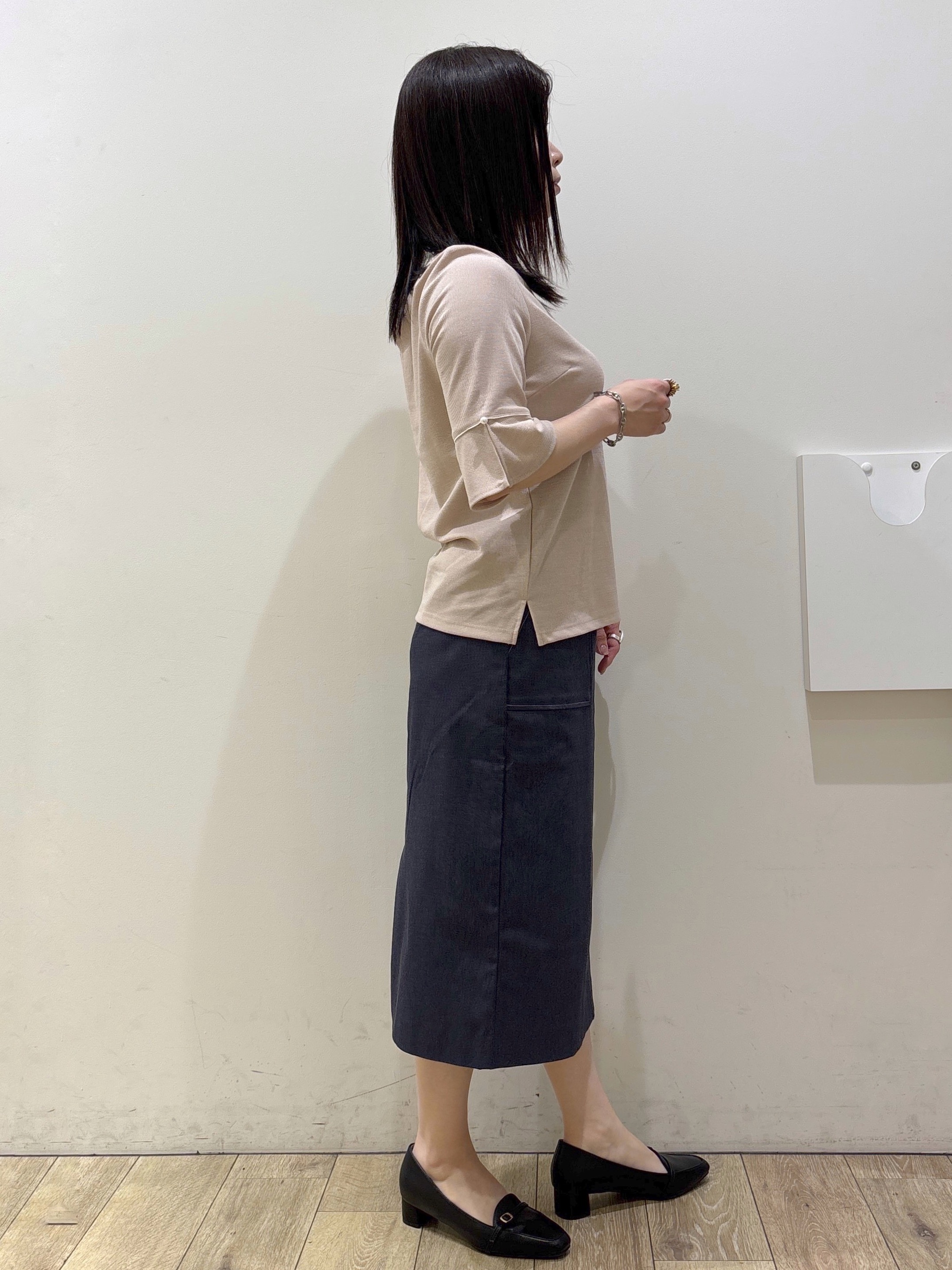 mameさんの「OPAQUE.CLIP｜【接触冷感／UVケア】フレアスリーブバイカラートップス《洗濯機OK》」を使ったコーディネート