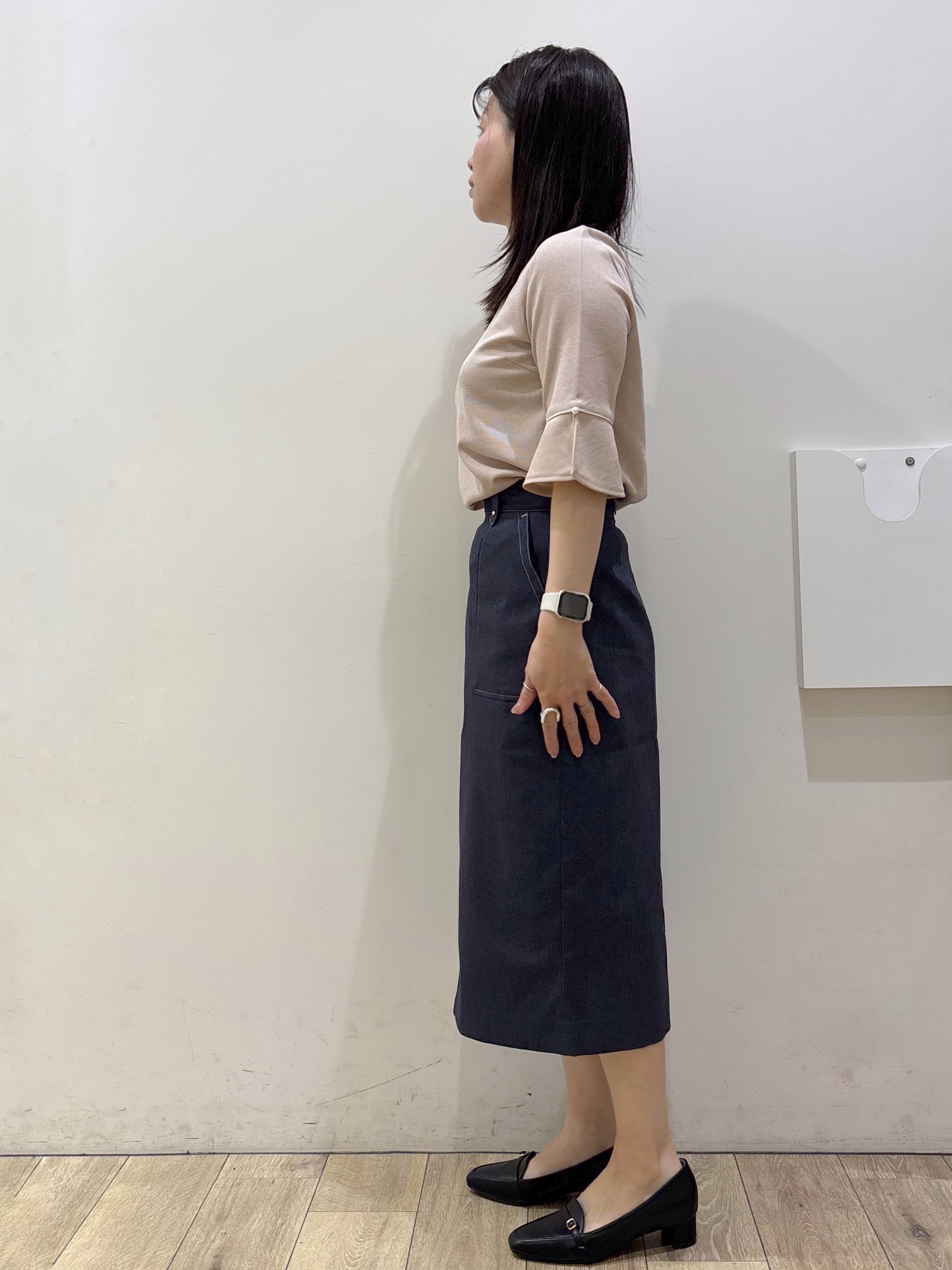 mameさんの「OPAQUE.CLIP｜【接触冷感／UVケア】フレアスリーブバイカラートップス《洗濯機OK》」を使ったコーディネート