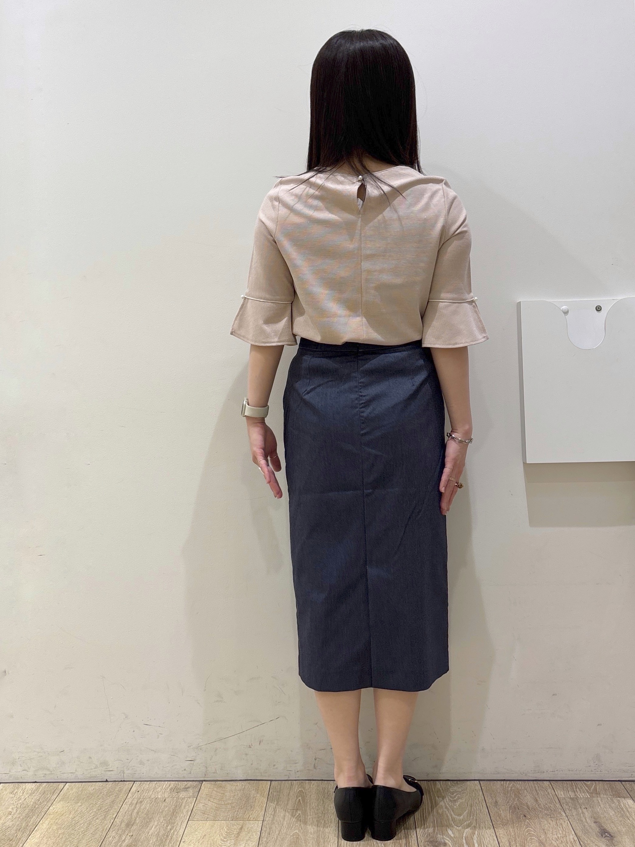 mameさんの「OPAQUE.CLIP｜【接触冷感／UVケア】フレアスリーブバイカラートップス《洗濯機OK》」を使ったコーディネート