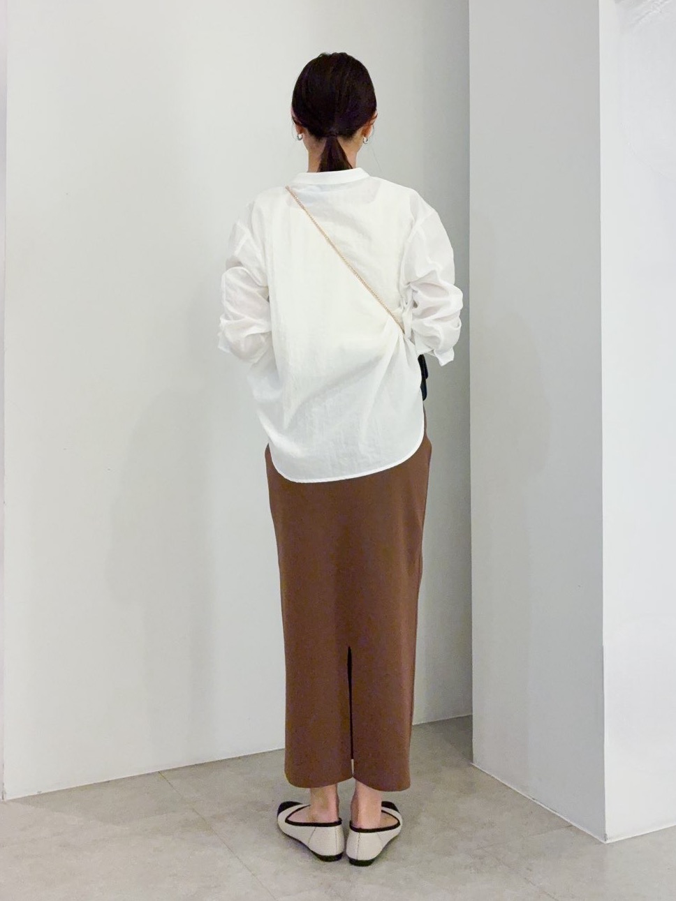 kanakoさんの「grove｜【貴島明日香さん着用】お仕事も普段も。今どきワークシャツブラウス」を使ったコーディネート