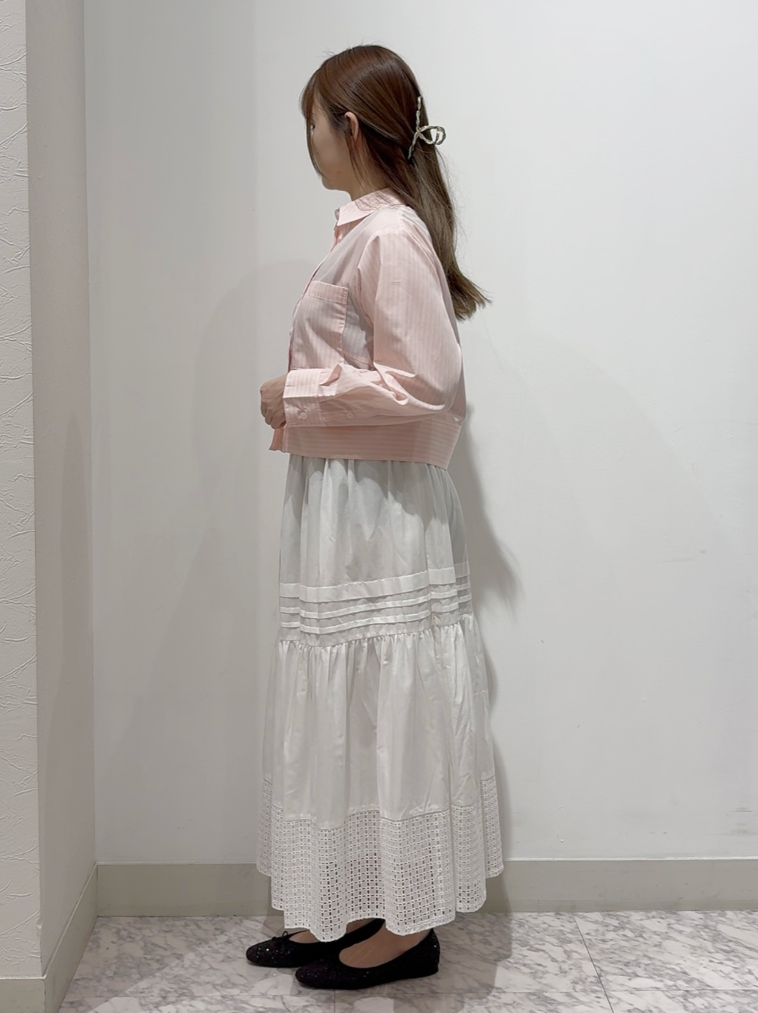 しかっちさんの「grove｜【貴島明日香さん着用／イージーケア／接触冷感】麻混クロップドシャツ」を使ったコーディネート